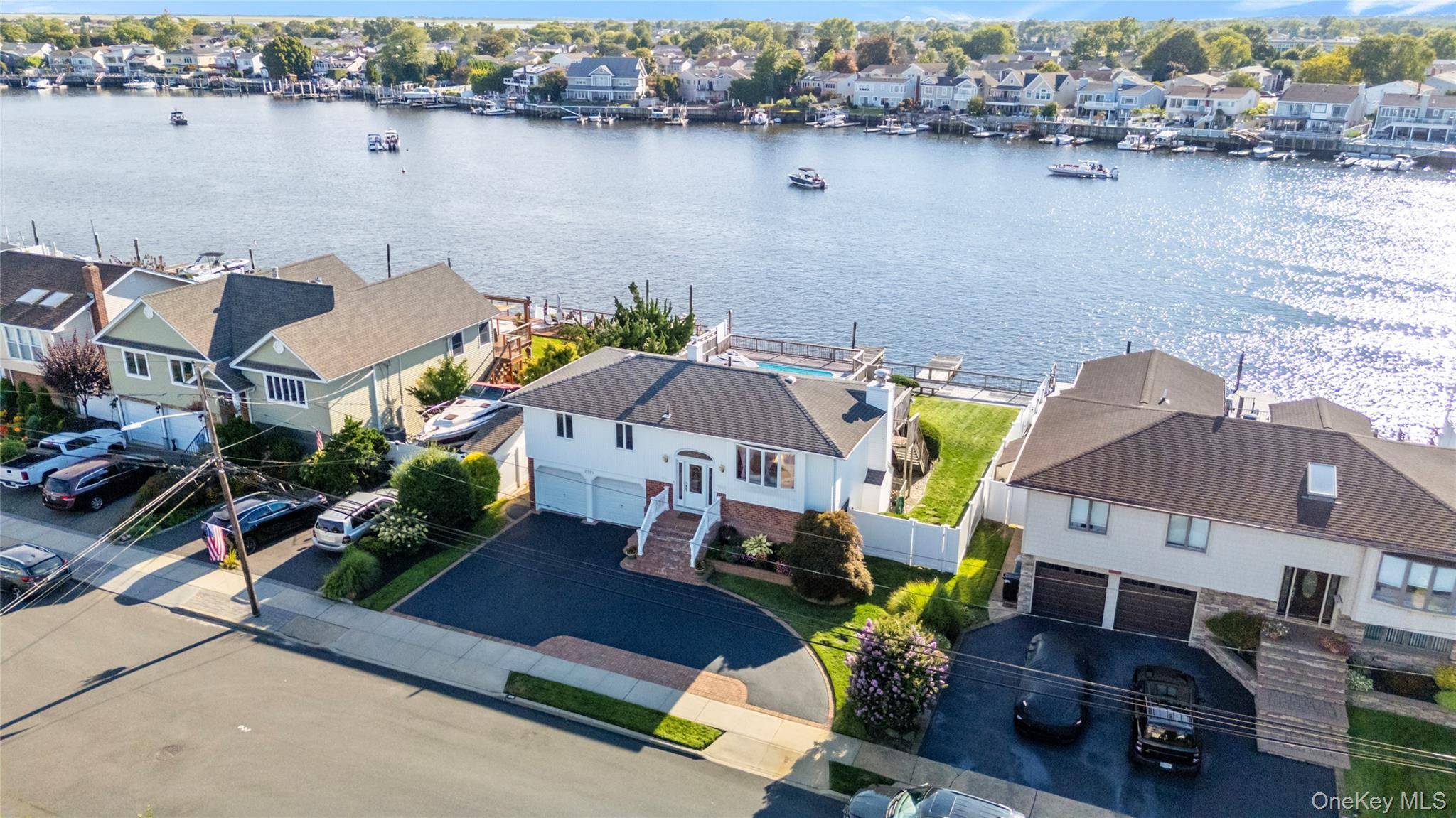 2718 Riverside DR, Wantagh, NY 11793