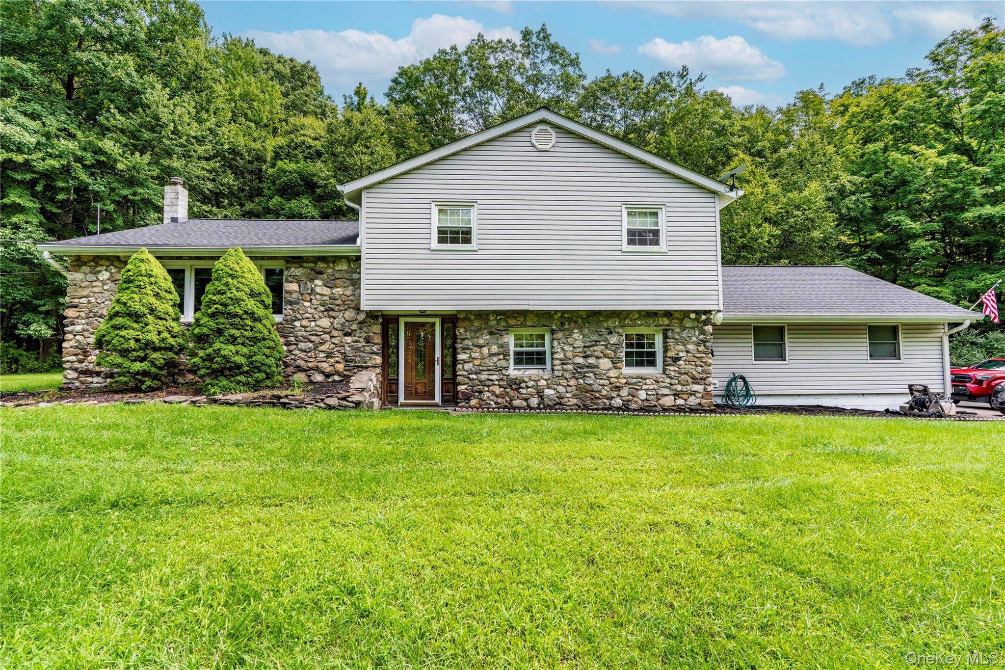 40 Bloomer RD, Lagrangeville, NY 12540