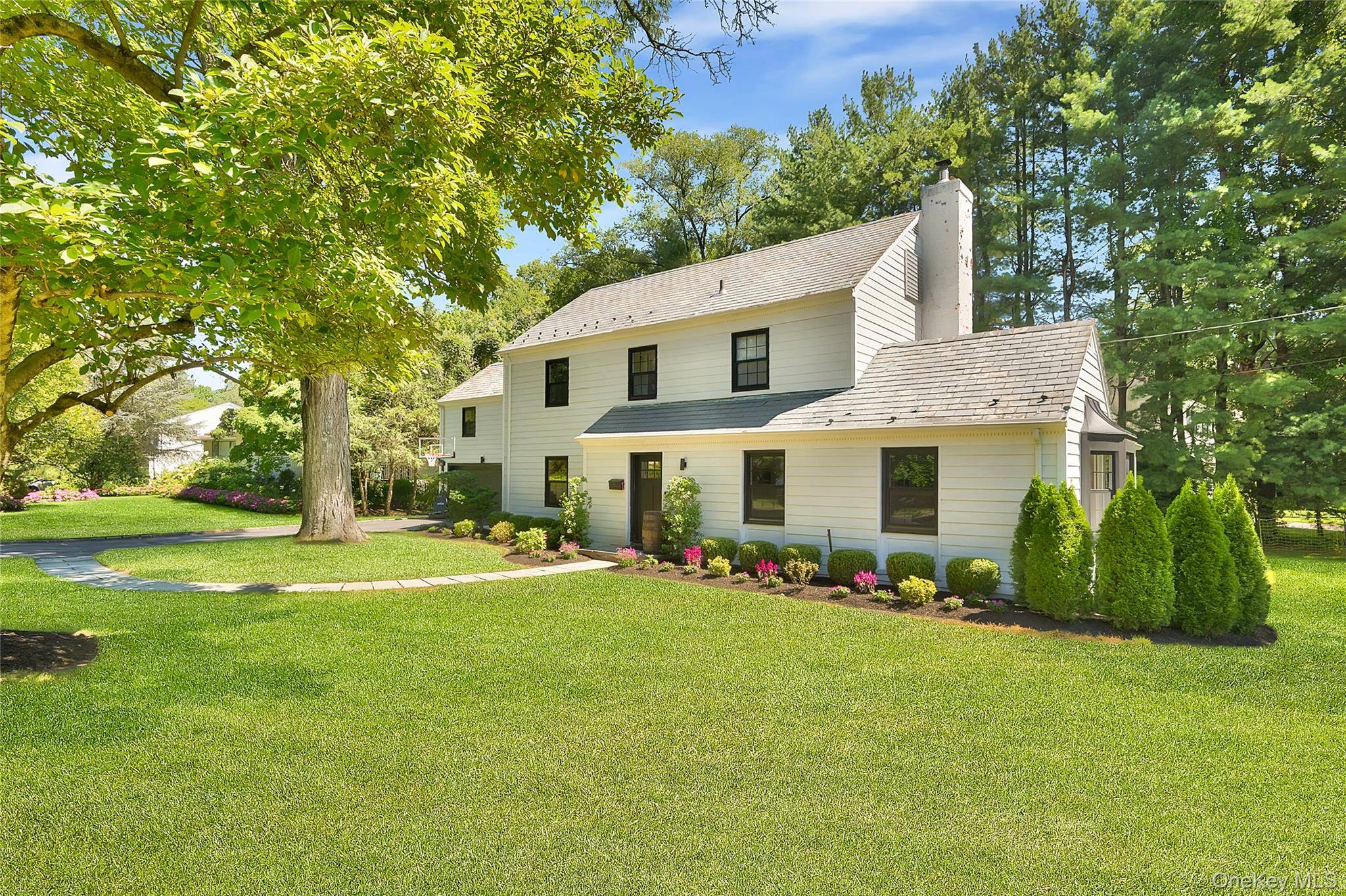 22 Paddington RD, Scarsdale, NY 10583