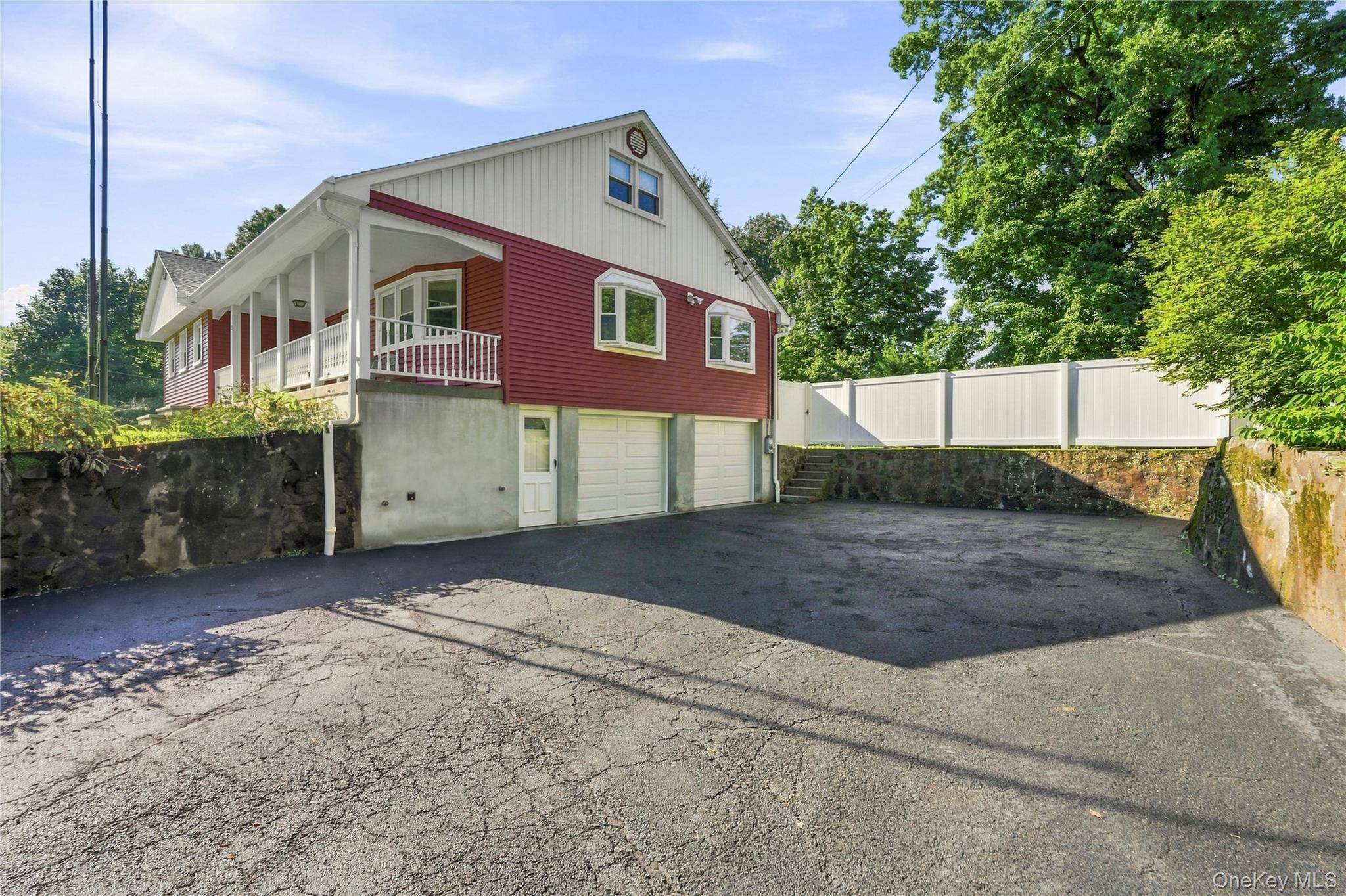 1 Henning DR, Montrose, NY 10567