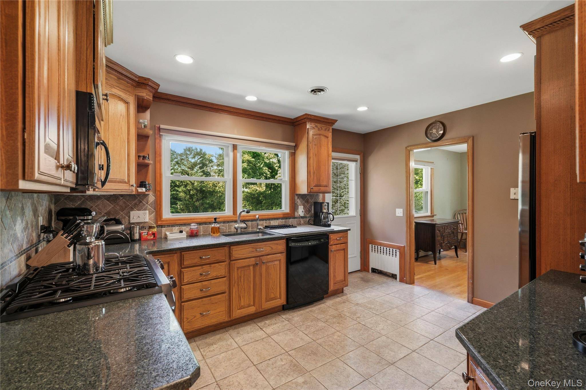 1 Henning DR, Montrose, NY 10567