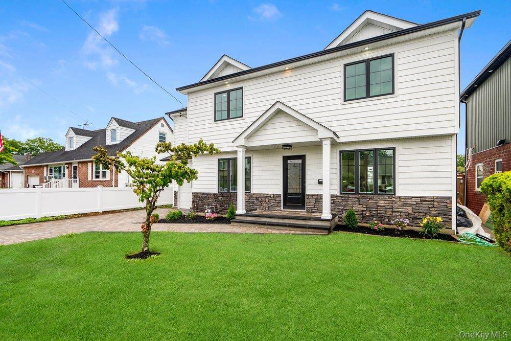 10 california ST, Hicksville, NY 11801