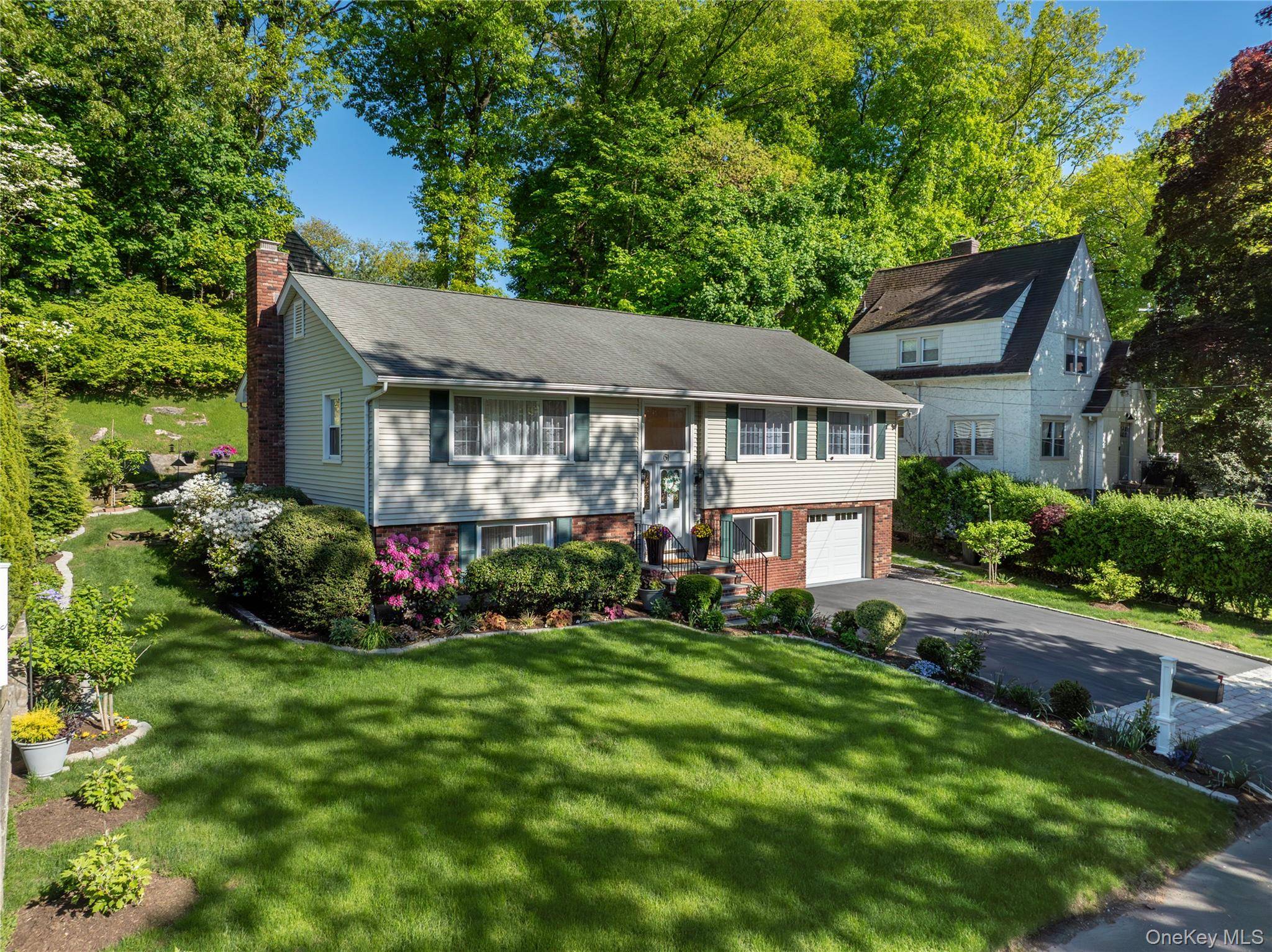 61 Center DR, Old Greenwich, CT 06870