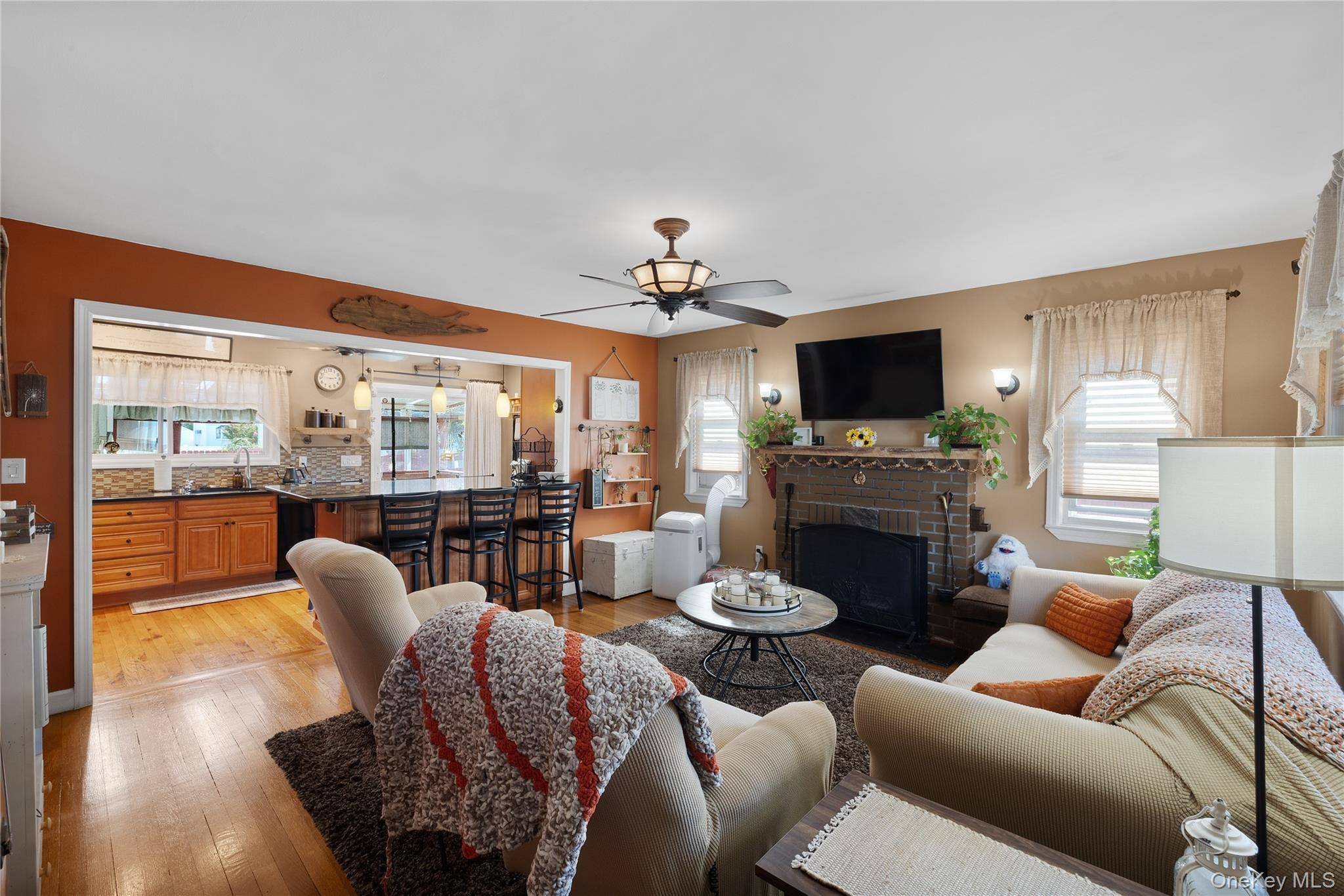 733 9th ST, West Babylon, NY 11704