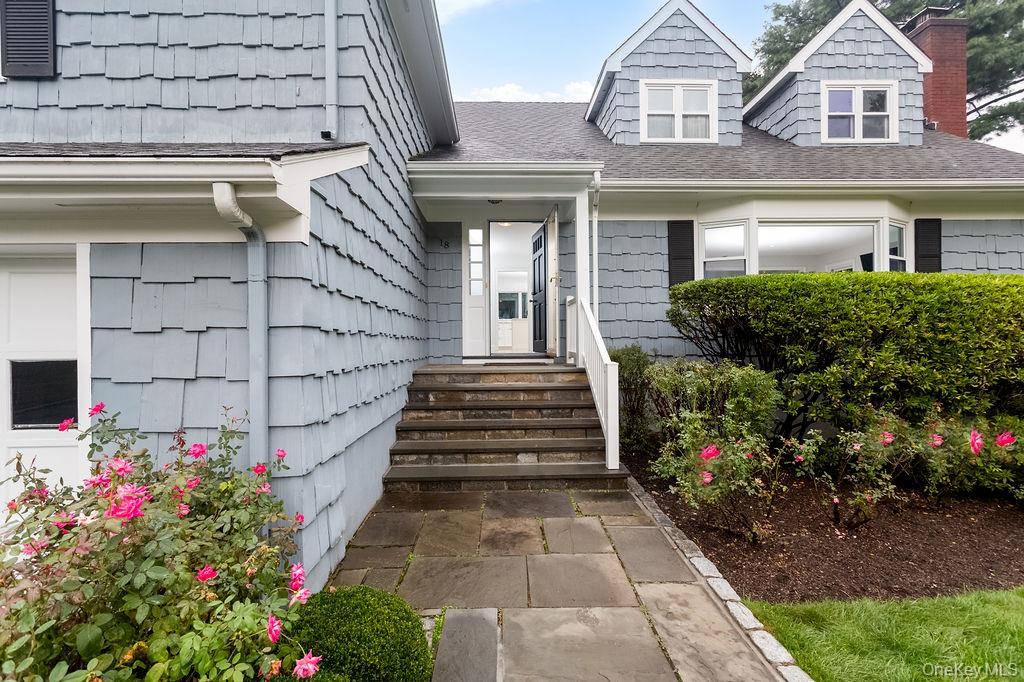 18 Shady Brook LN, Old Greenwich, CT 06870