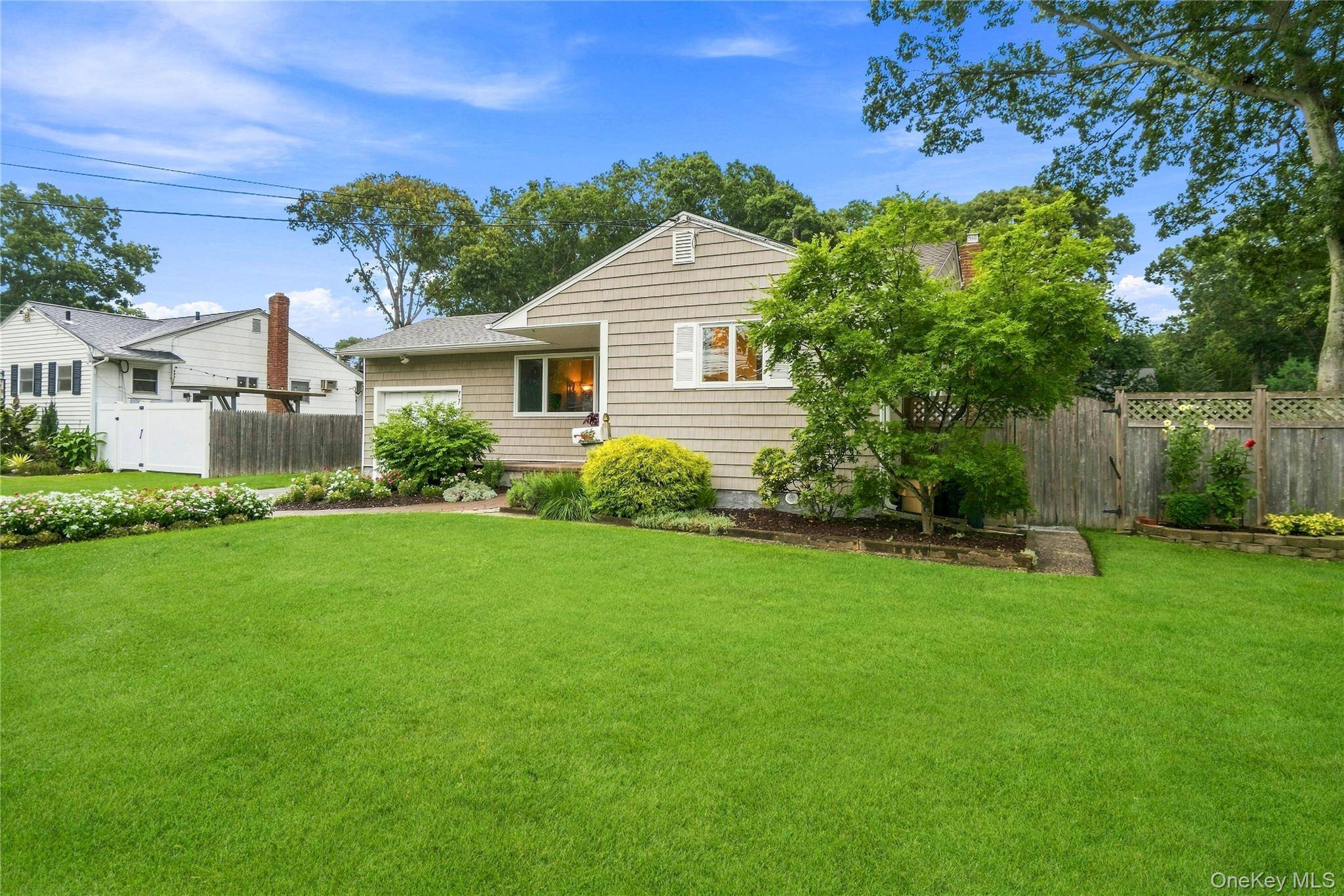 77 Lumur DR, Sayville, NY 11782