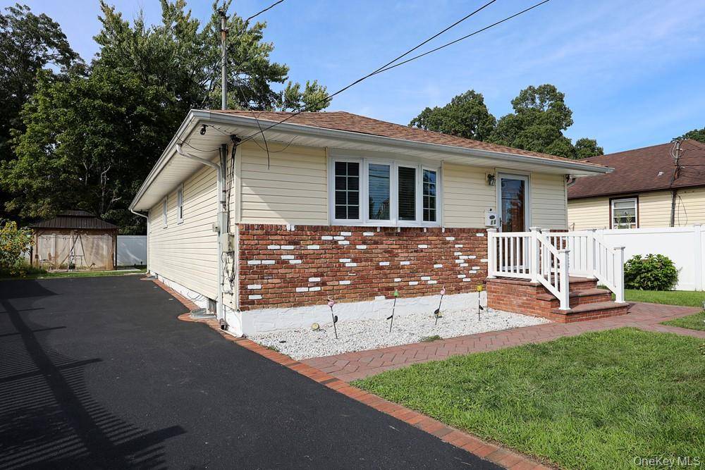 11 Valentine ST, Roosevelt, NY 11575