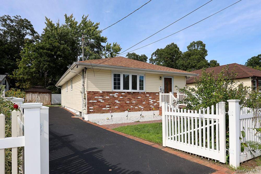 11 Valentine ST, Roosevelt, NY 11575