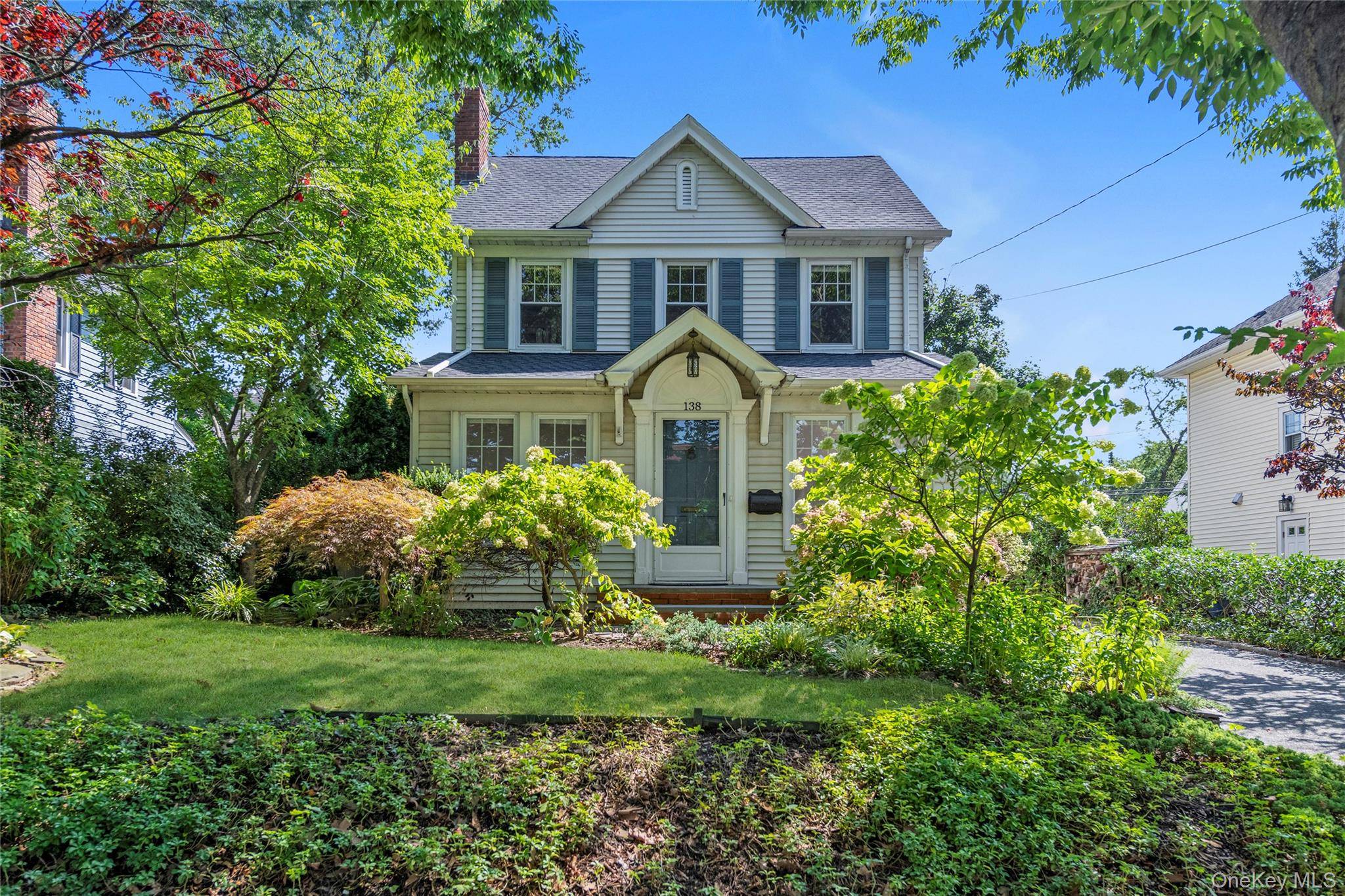 138 Hillcrest AVE, Manhasset, NY 11030