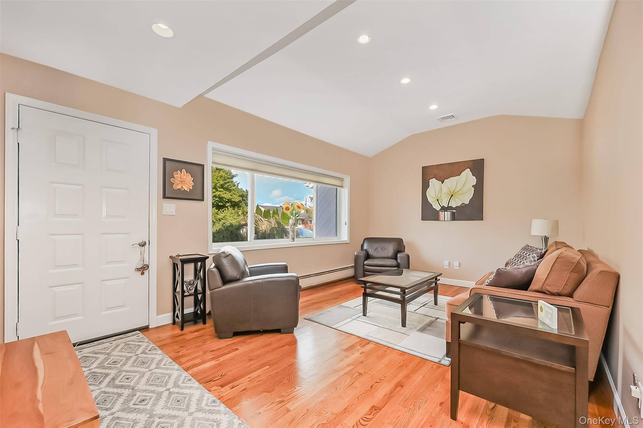 65 Graham ST, Farmingdale, NY 11735