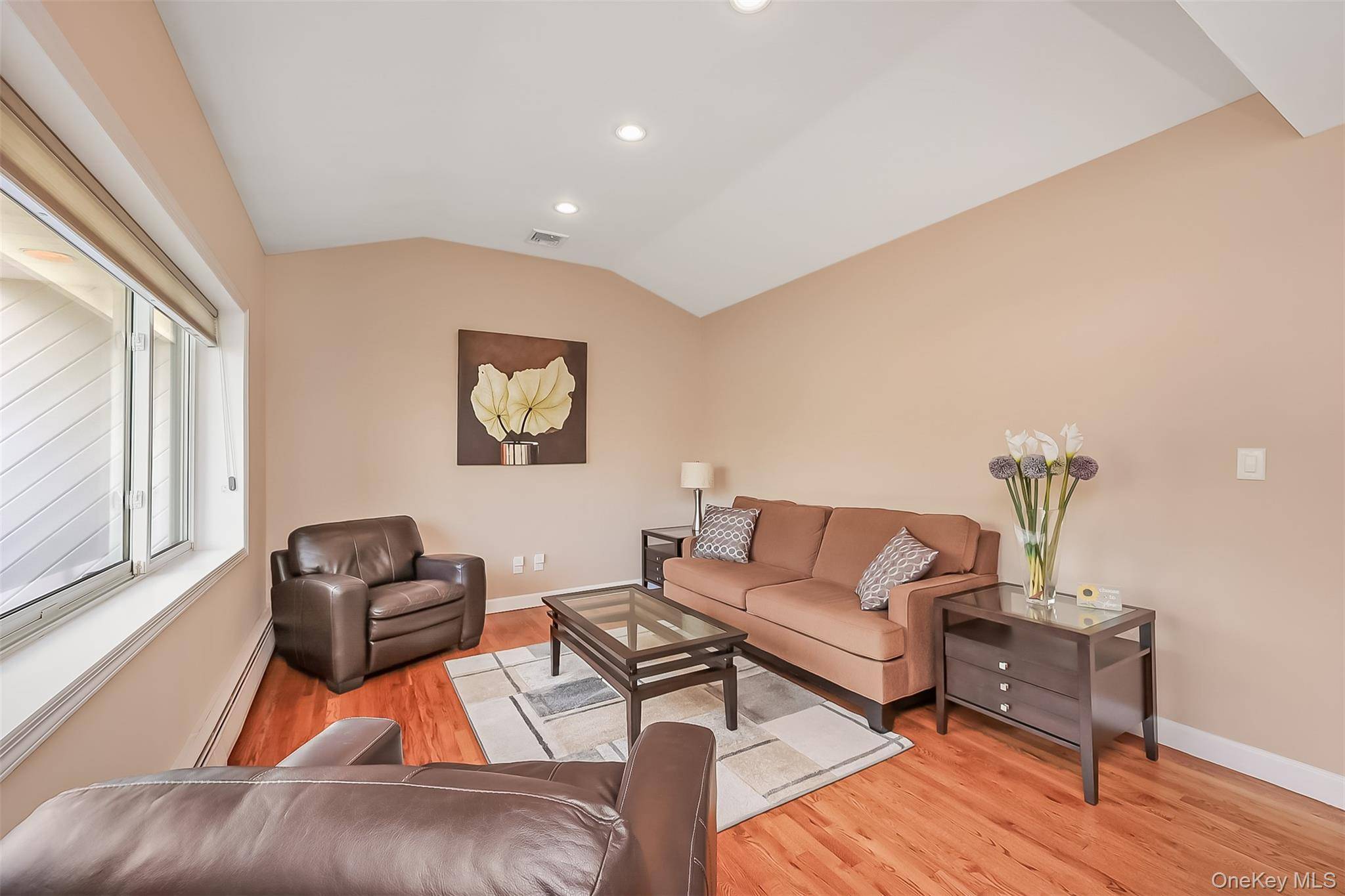 65 Graham ST, Farmingdale, NY 11735