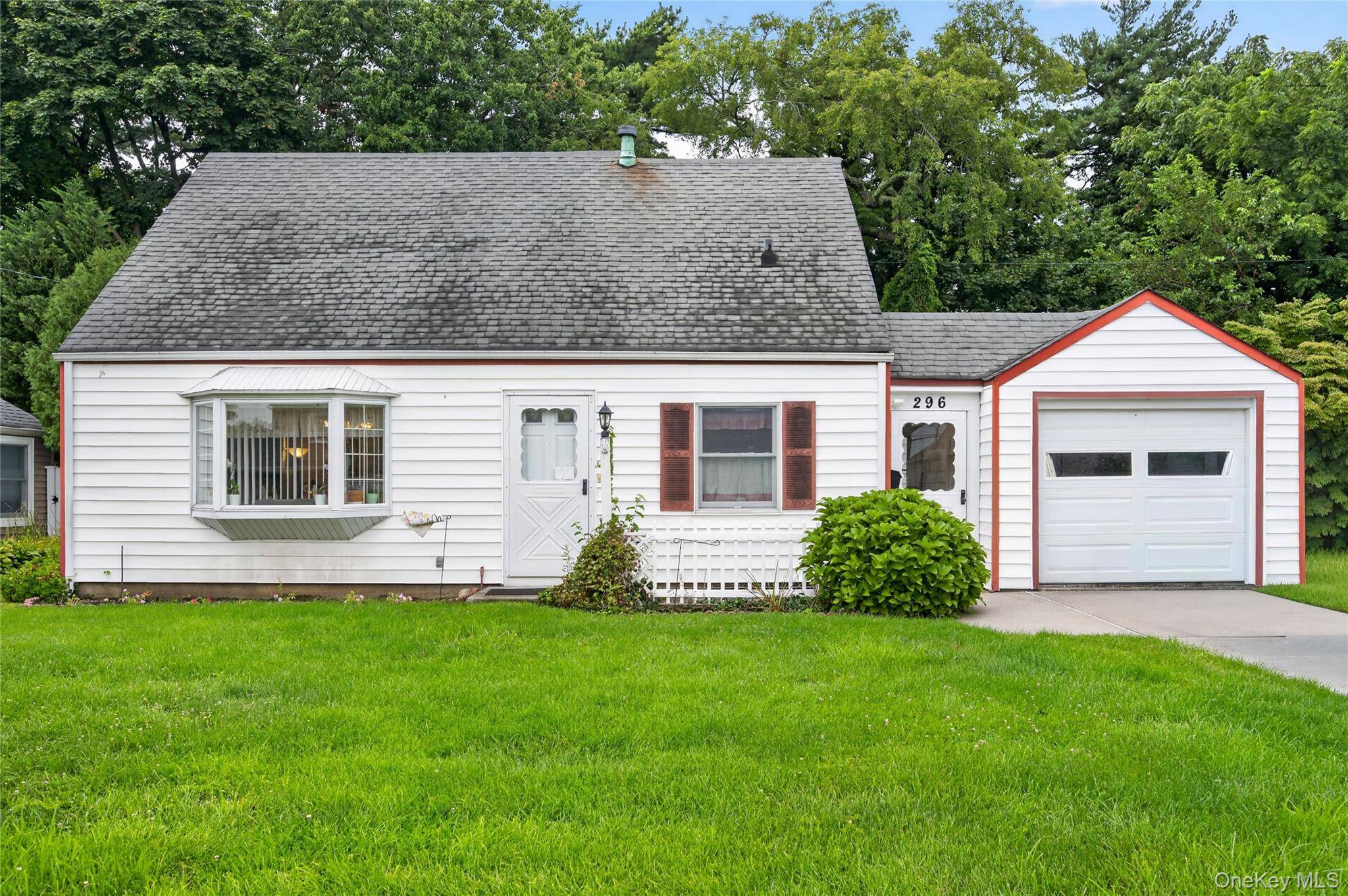 296 Jamaica BLVD, Carle Place, NY 11514