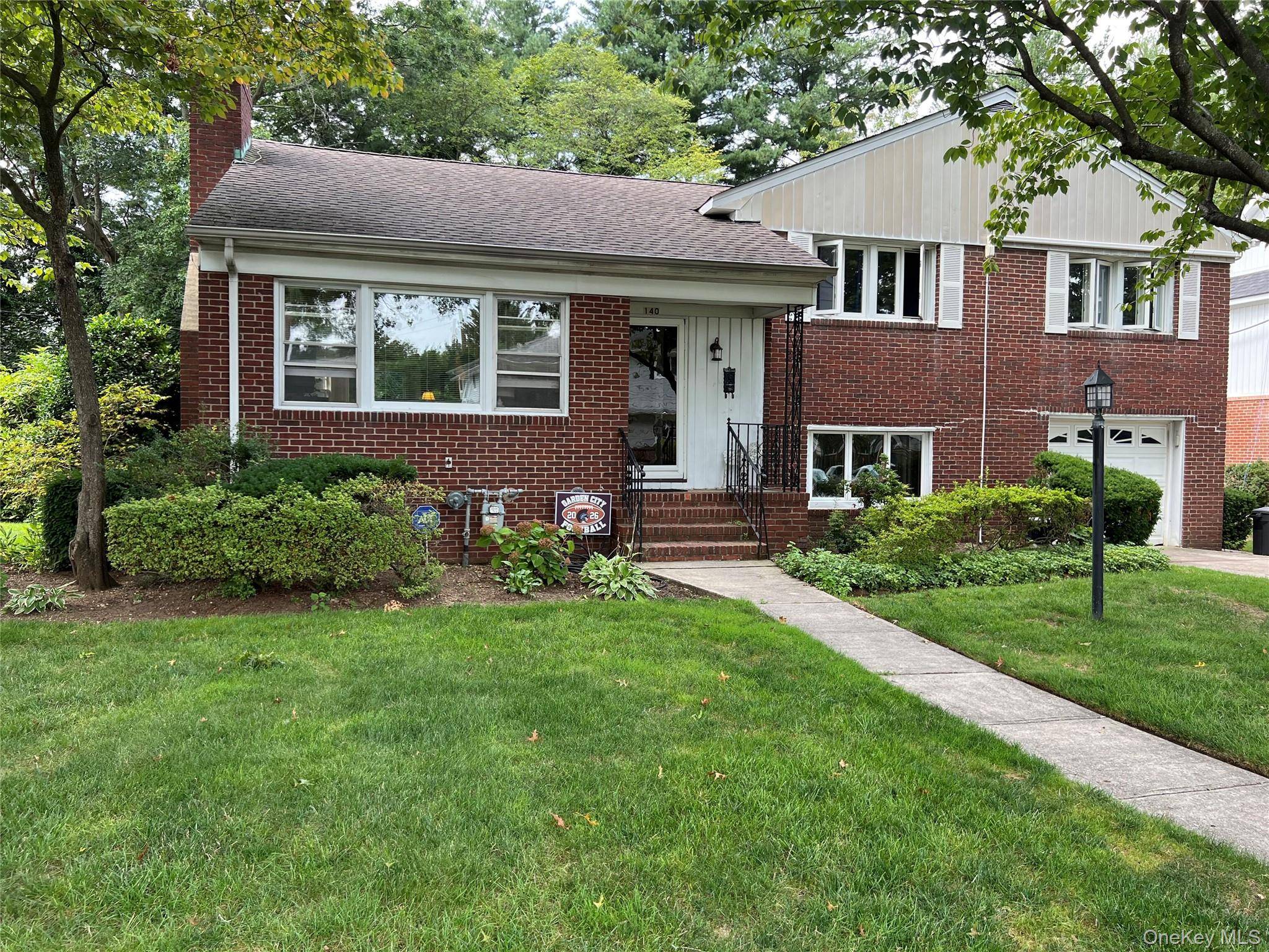 140 Hayes ST, Garden City, NY 11530