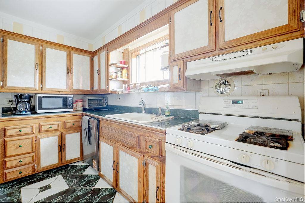 437 Moffitt BLVD, Islip, NY 11751