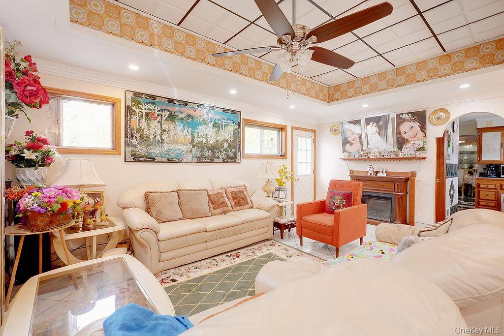 437 Moffitt BLVD, Islip, NY 11751