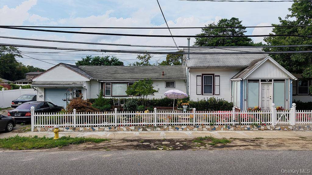 437 Moffitt BLVD, Islip, NY 11751