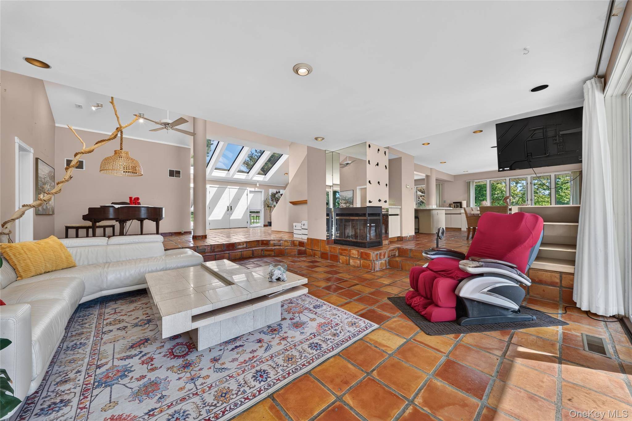 291 Deep Hole RD, Calverton, NY 11933