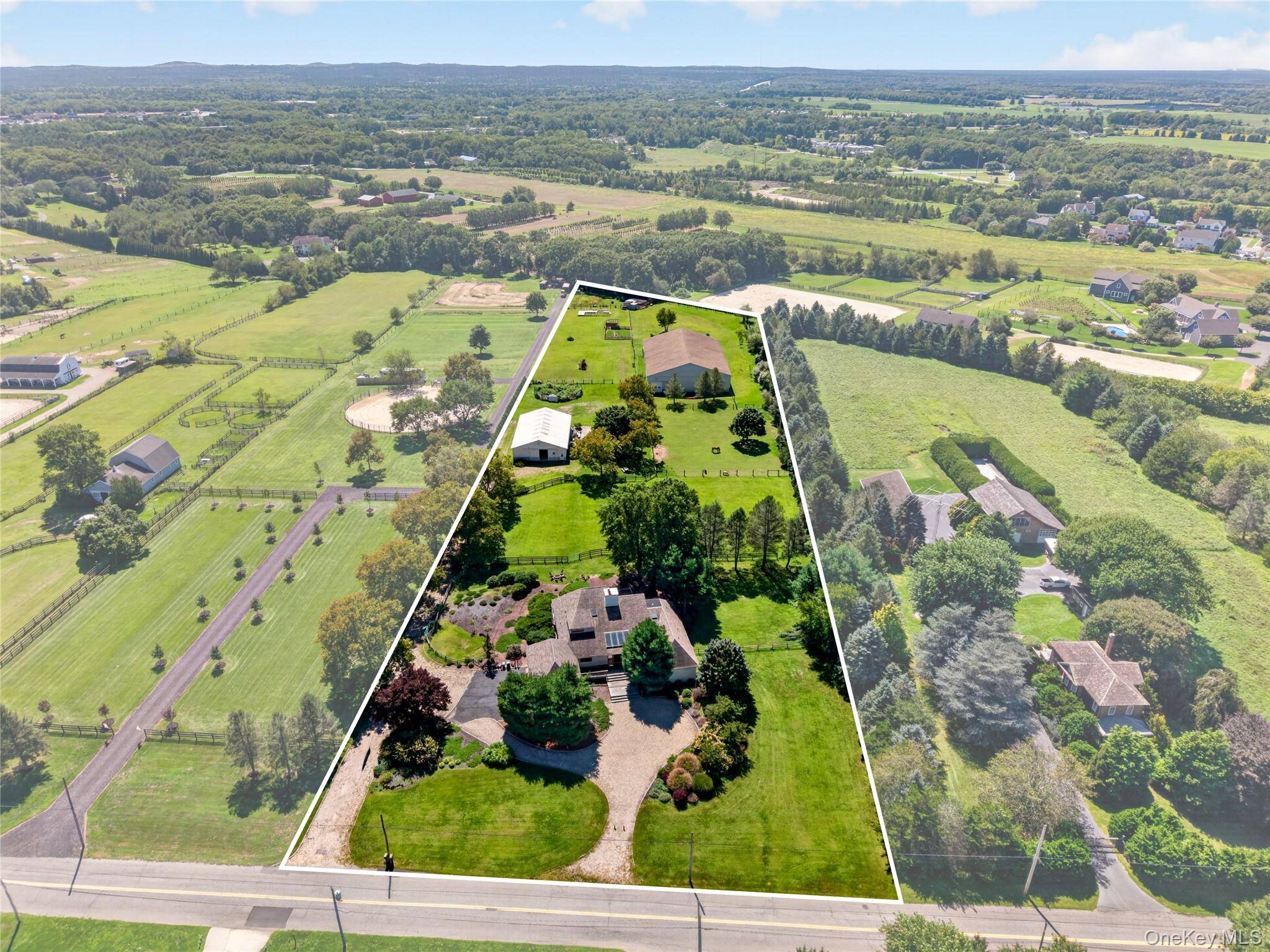 291 Deep Hole RD, Calverton, NY 11933
