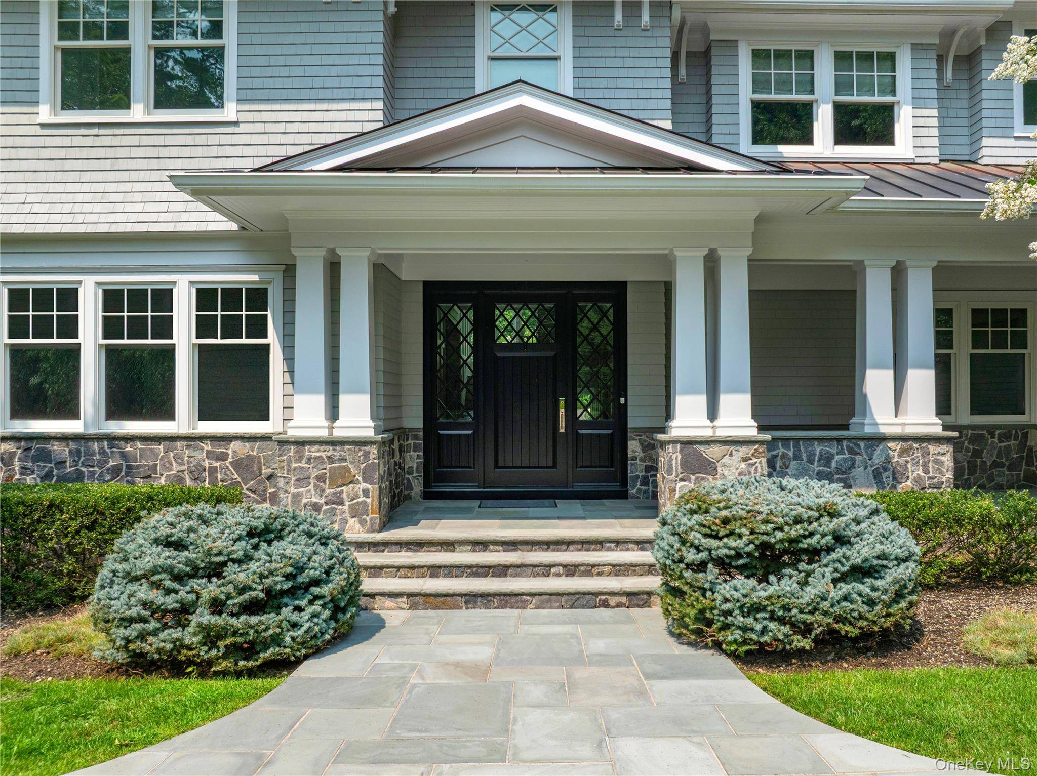 65 Spruce ST, Roslyn Harbor, NY 11576