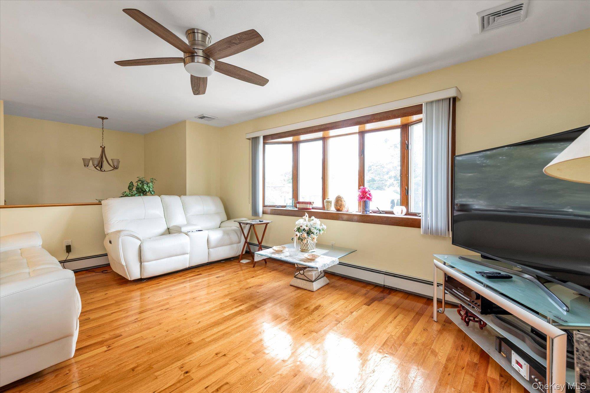 14 Edwards PL, Valley Stream, NY 11580