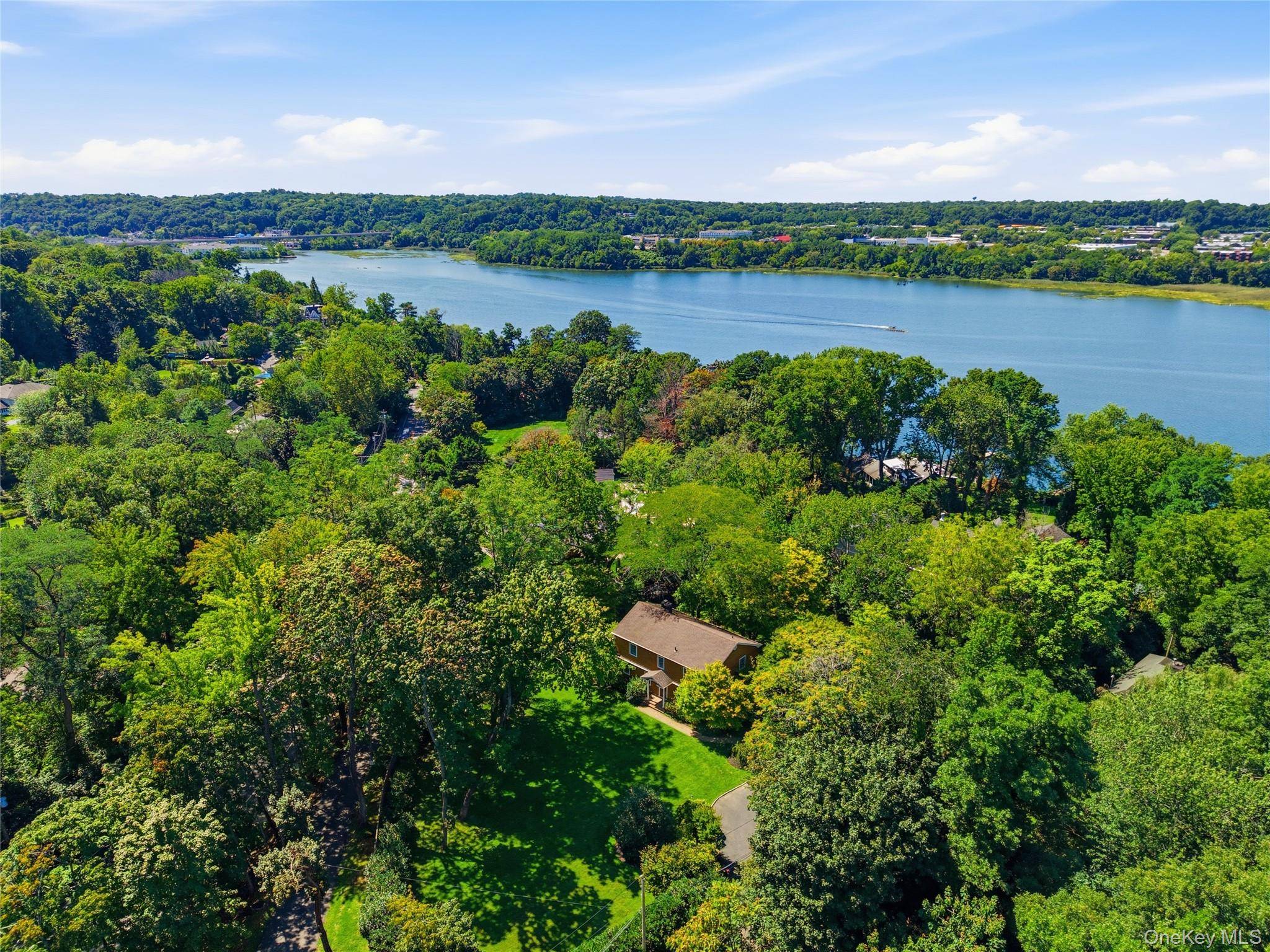 505 Bryant AVE, Roslyn Harbor, NY 11576