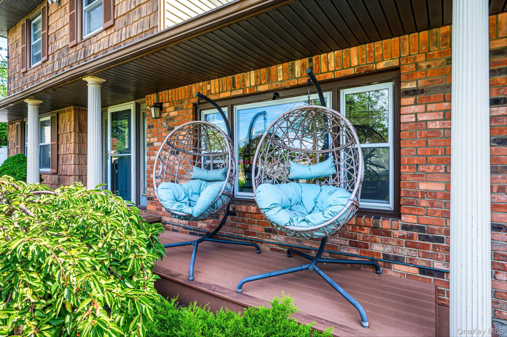87 Wexford DR, Oakdale, NY 11769