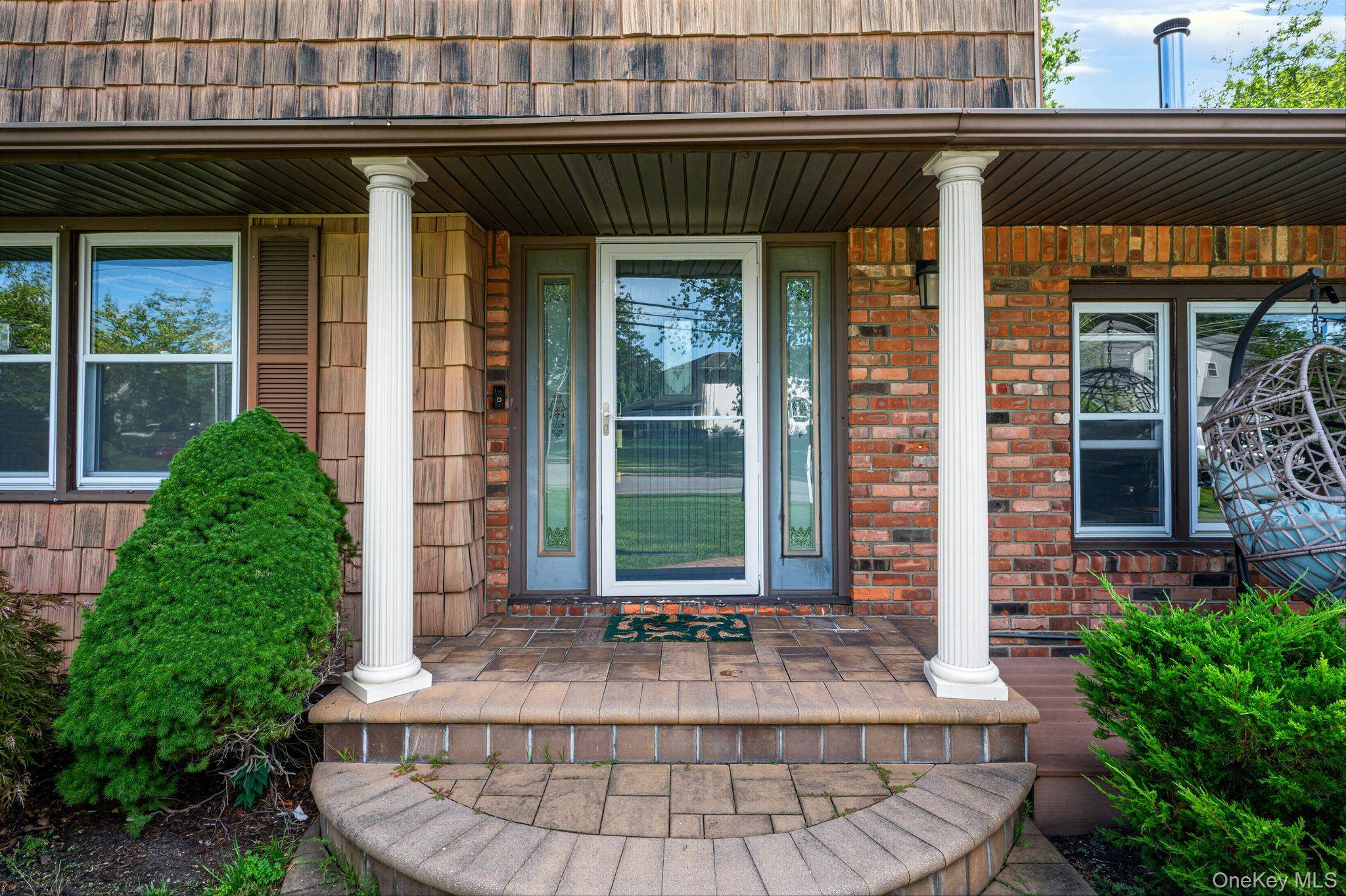 87 Wexford DR, Oakdale, NY 11769