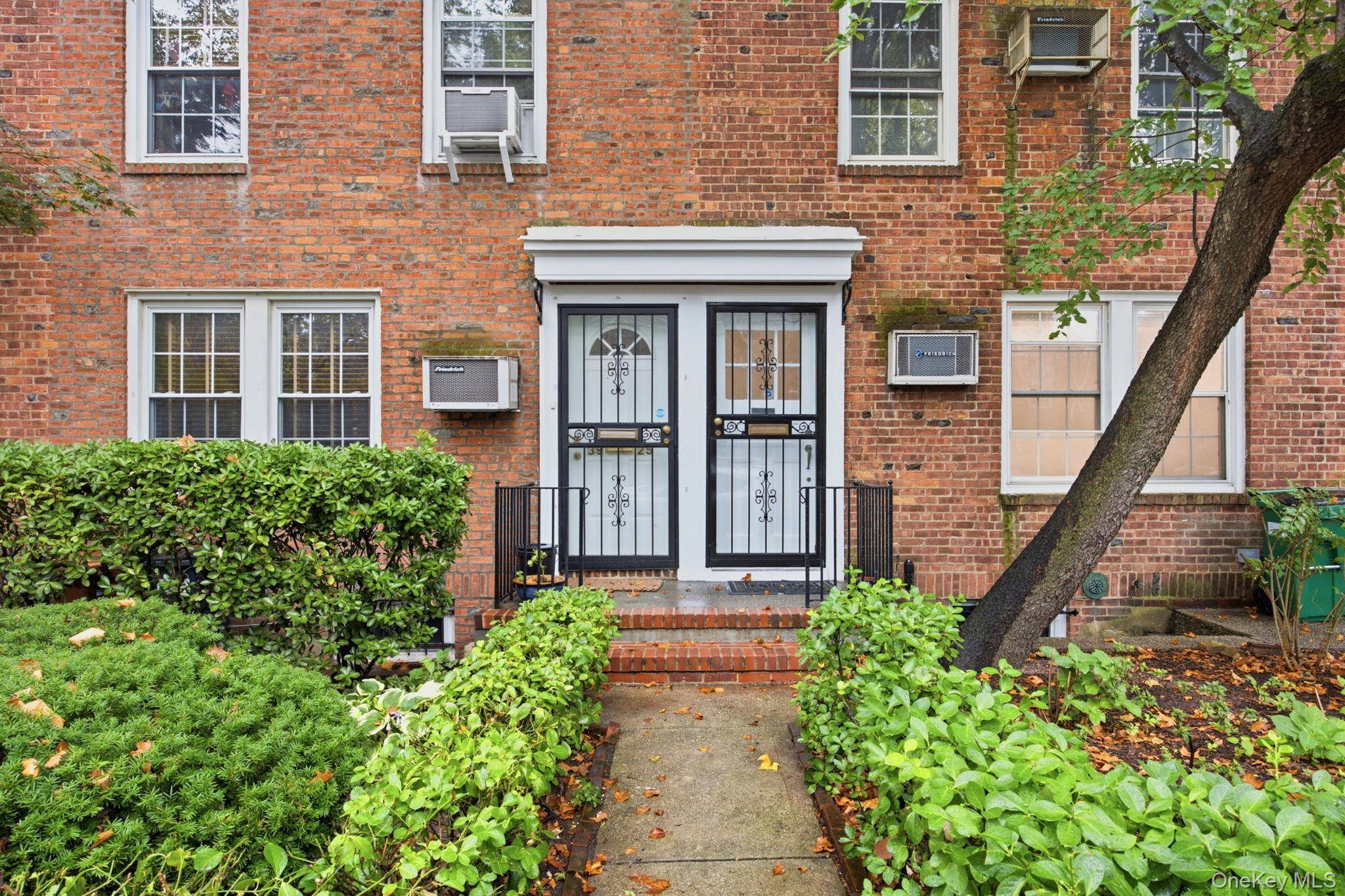 39-27 49th ST, Sunnyside, NY 11104