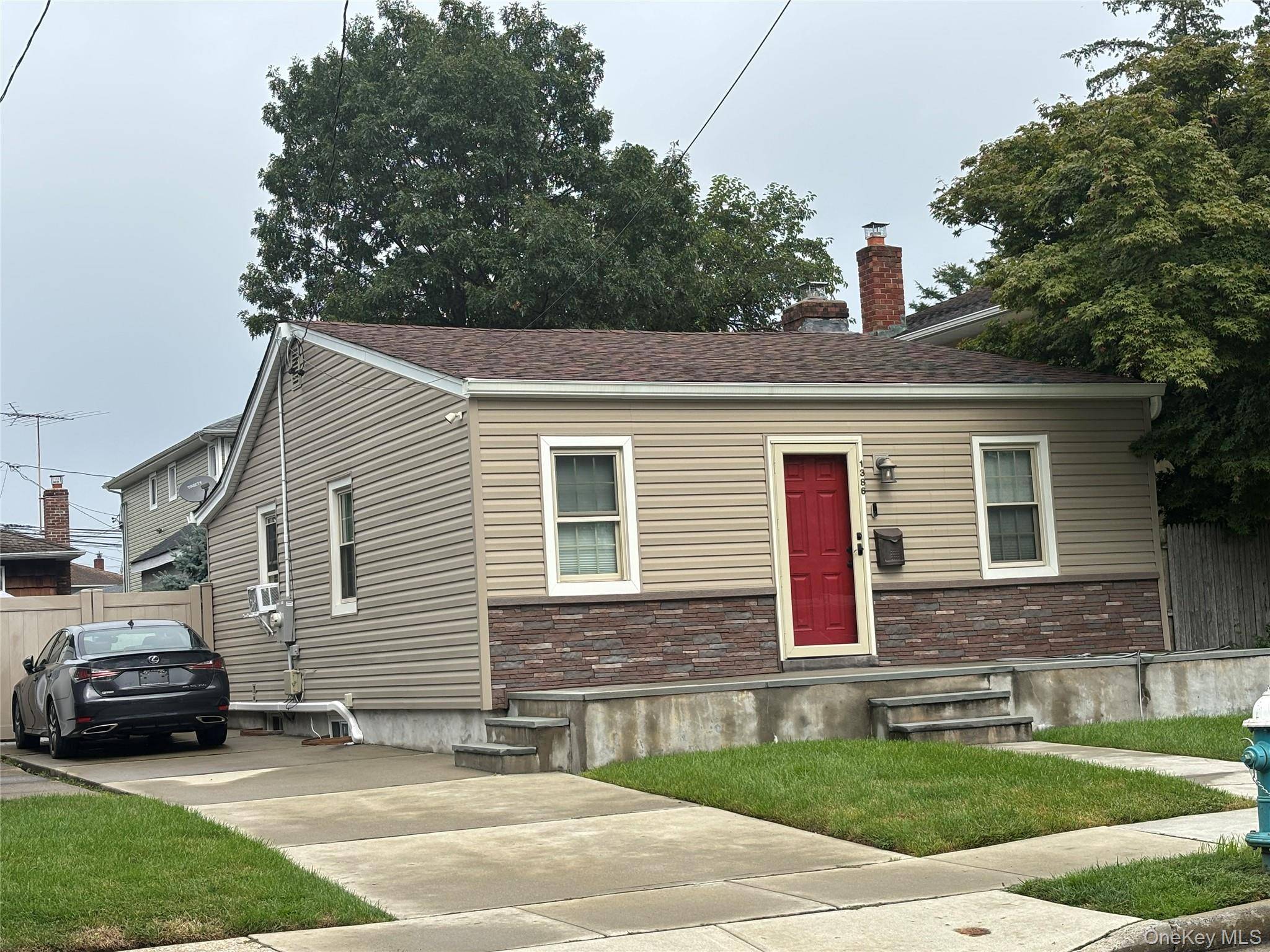 1386 M ST, Elmont, NY 11003