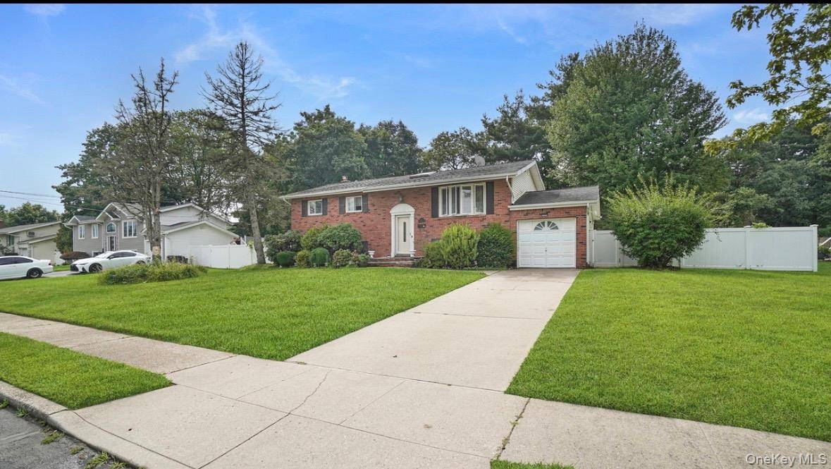 12 Bennington PL, Wheatley Heights, NY 11798