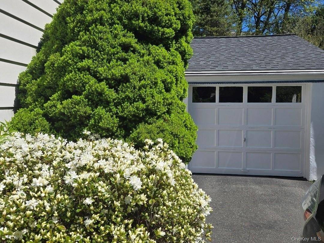 30 Greenvale CIR, White Plains, NY 10607