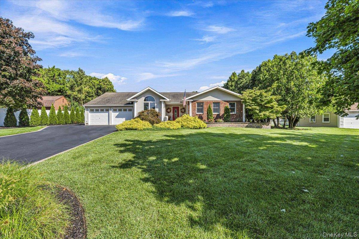 31 Dehan ST, Smithtown, NY 11787