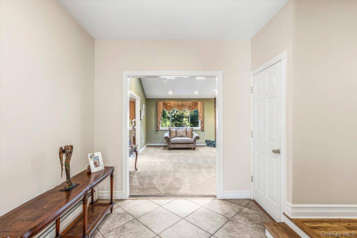 31 Dehan ST, Smithtown, NY 11787