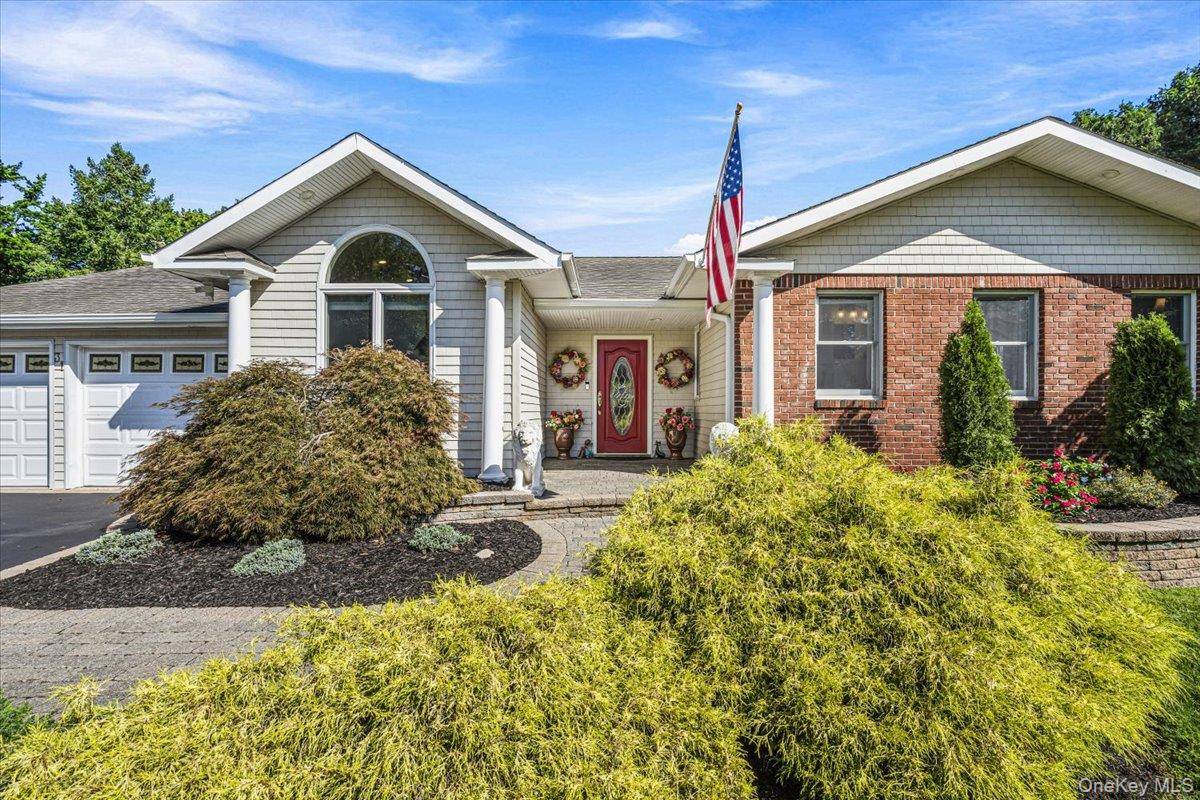 31 Dehan ST, Smithtown, NY 11787
