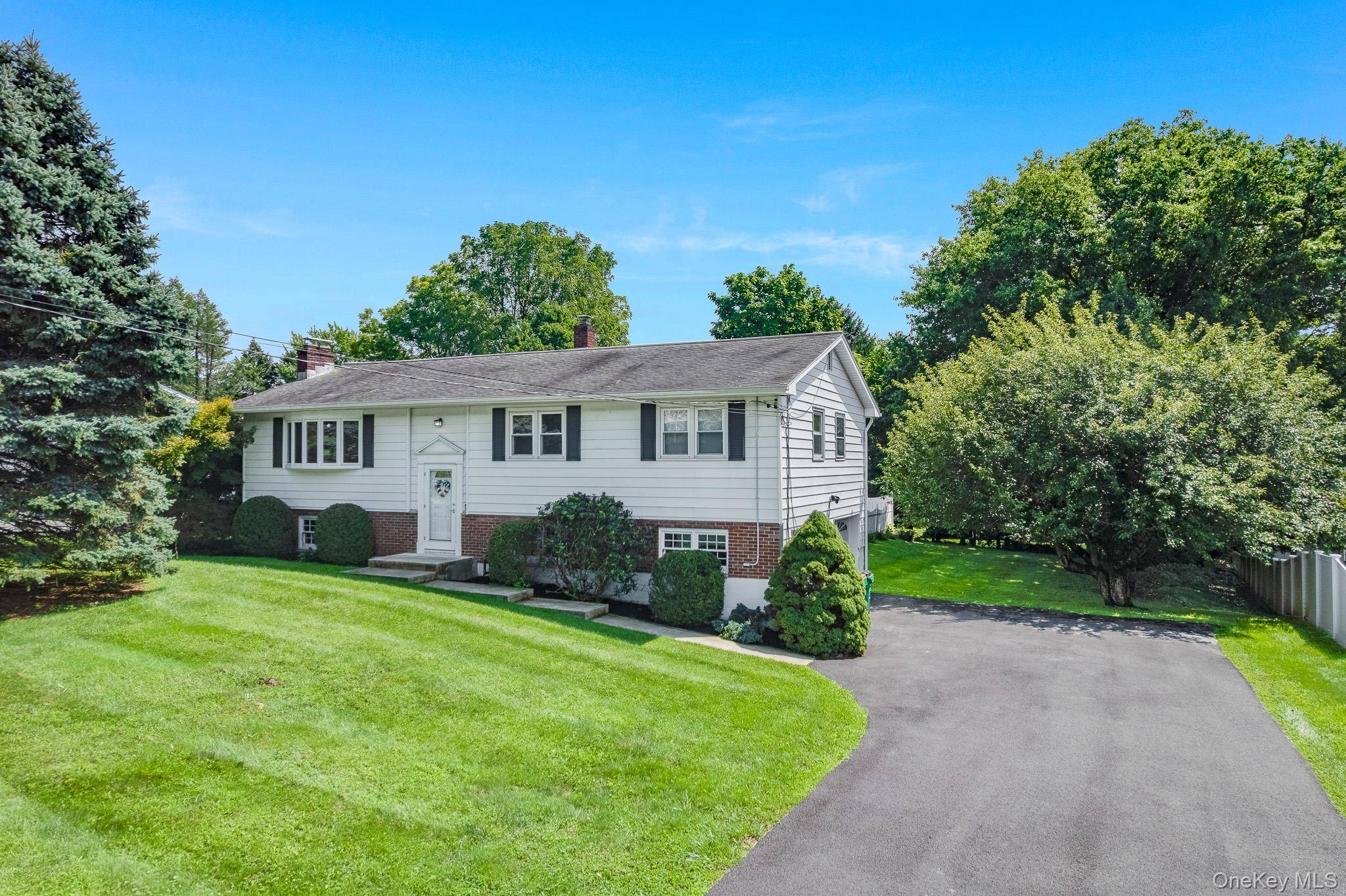 103 Edgehill DR, Wappingers Falls, NY 12590