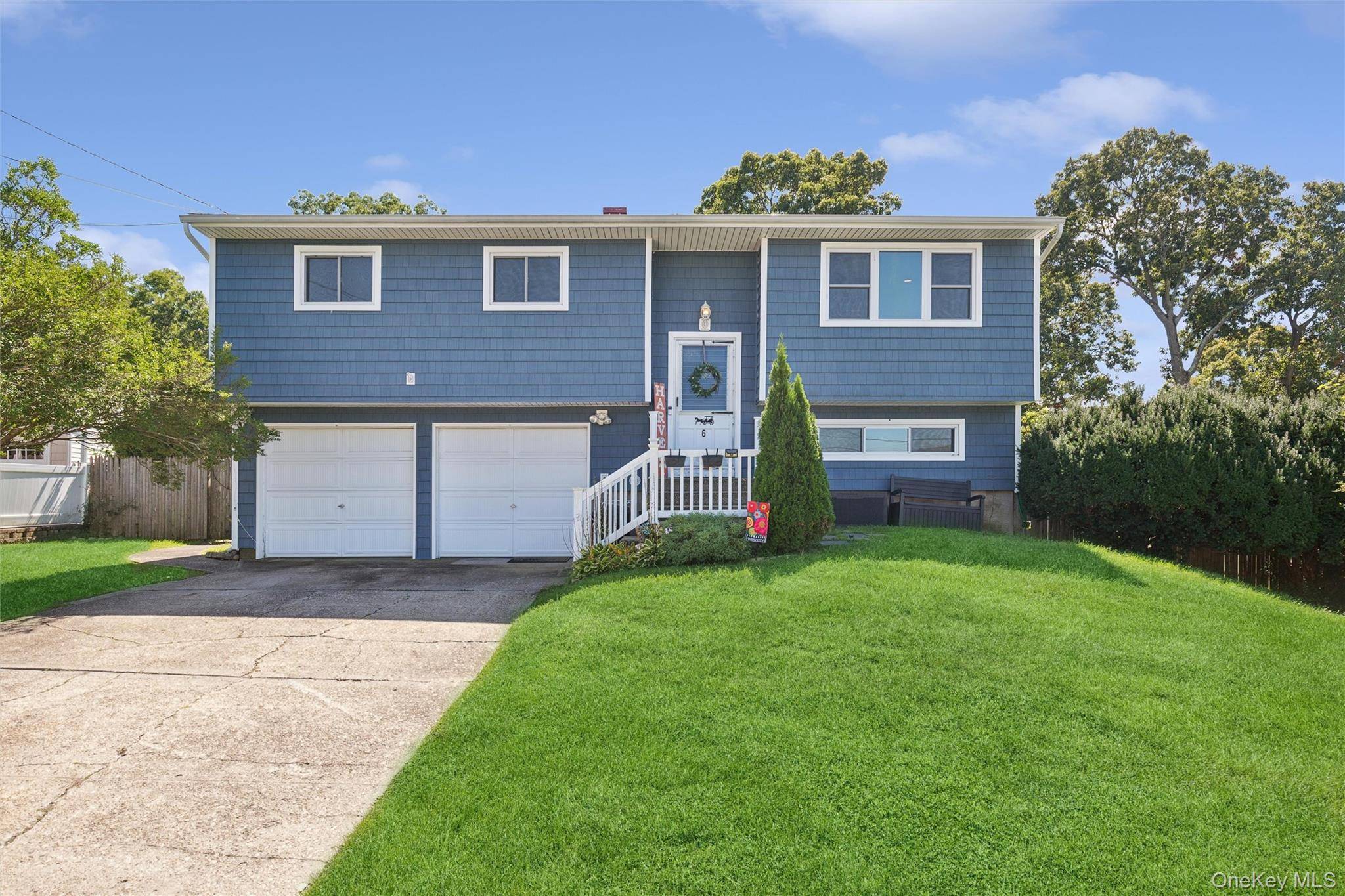 6 Rhodes CT, Selden, NY 11784