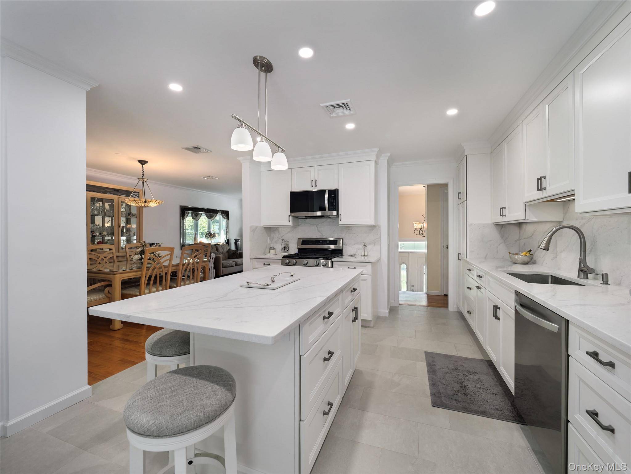 27 Will Rogers LN, Nanuet, NY 10954