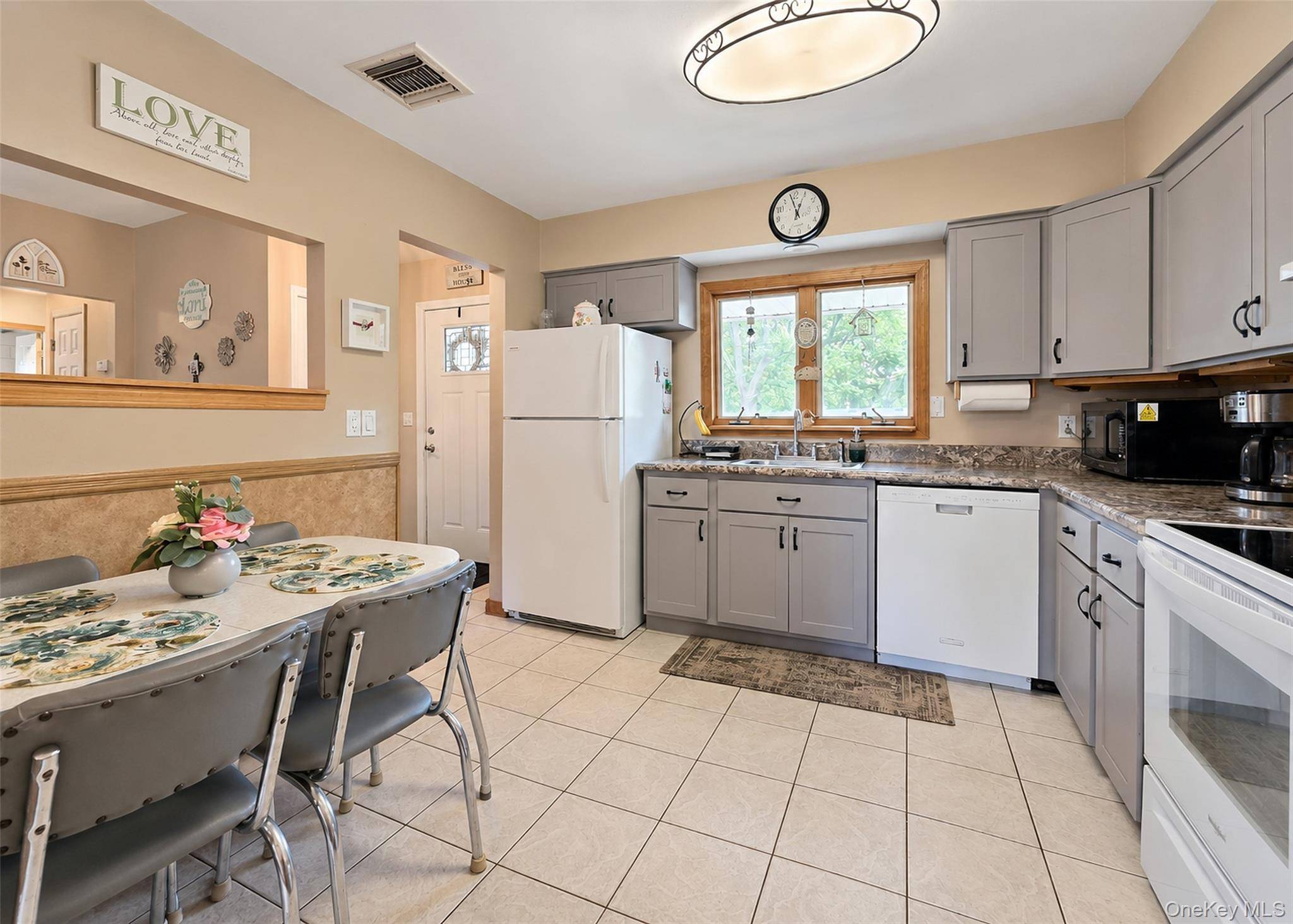 1 Lisa LN, Port Jefferson Station, NY 11776