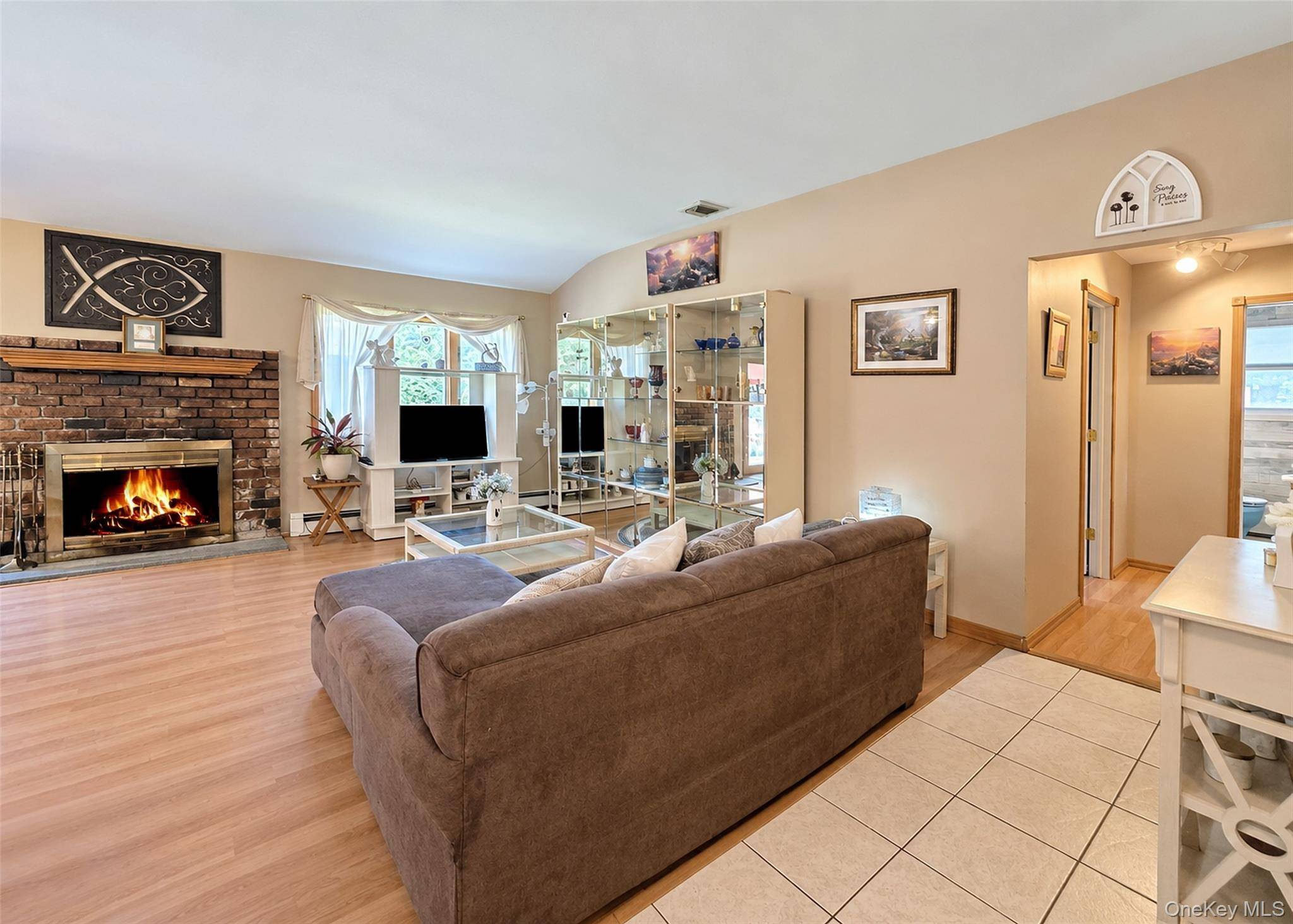 1 Lisa LN, Port Jefferson Station, NY 11776