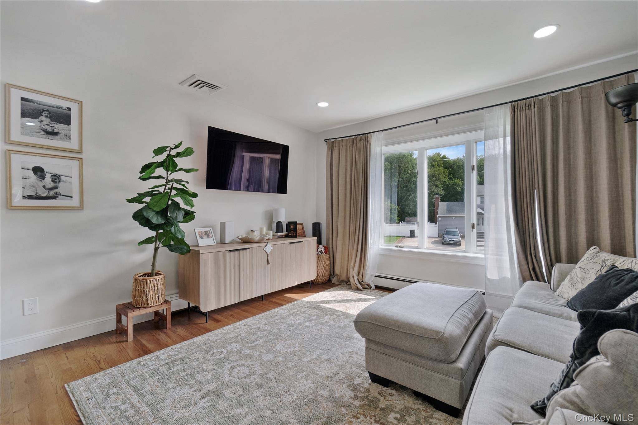 41 Richmond ST, Islip, NY 11751