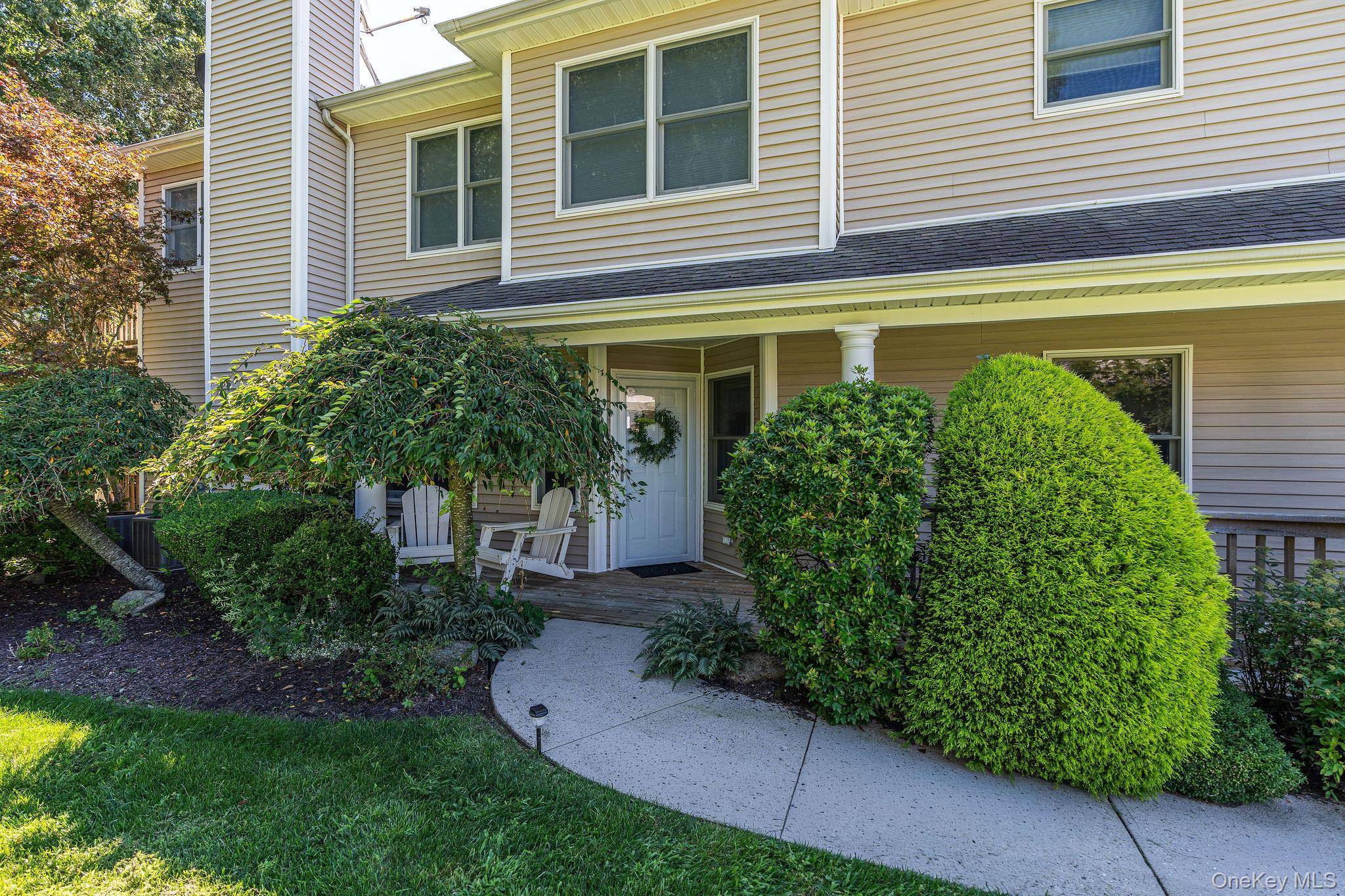 606 Willow Pond DR #606, Riverhead, NY 11901