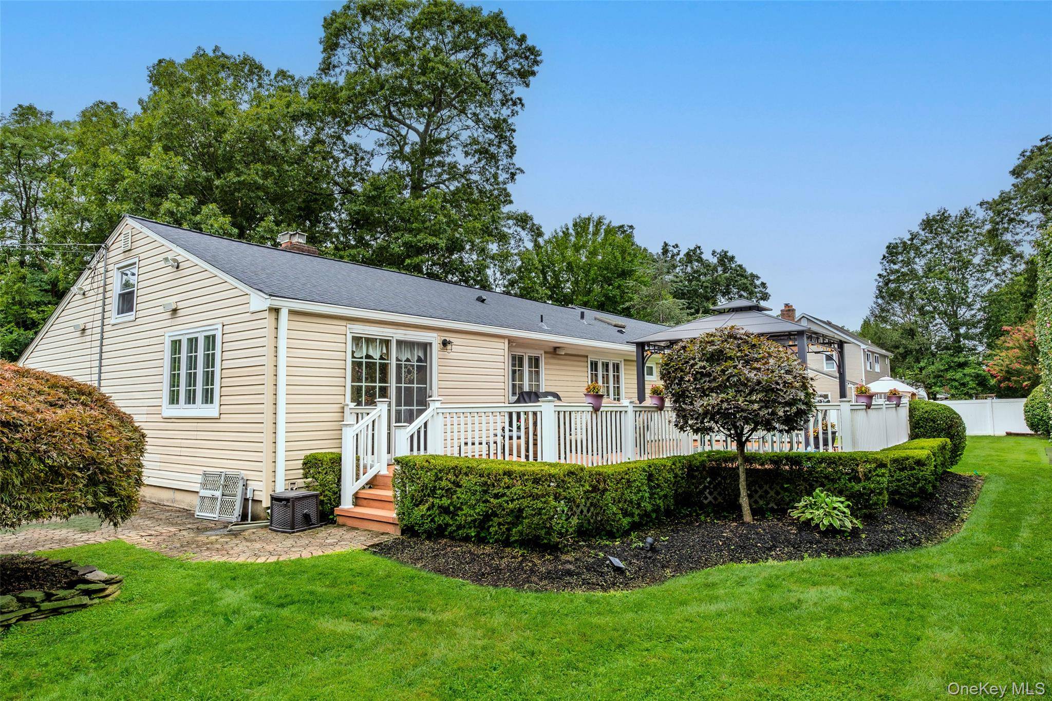 67 Broadway, Smithtown, NY 11787