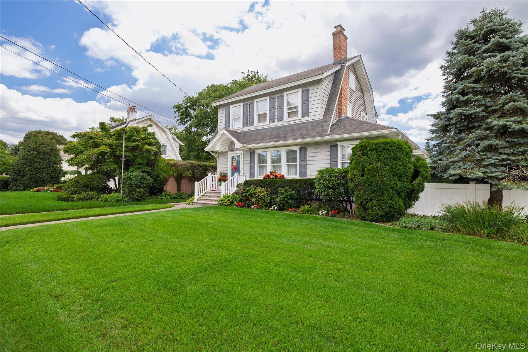 579 Dacosta AVE, Oceanside, NY 11572