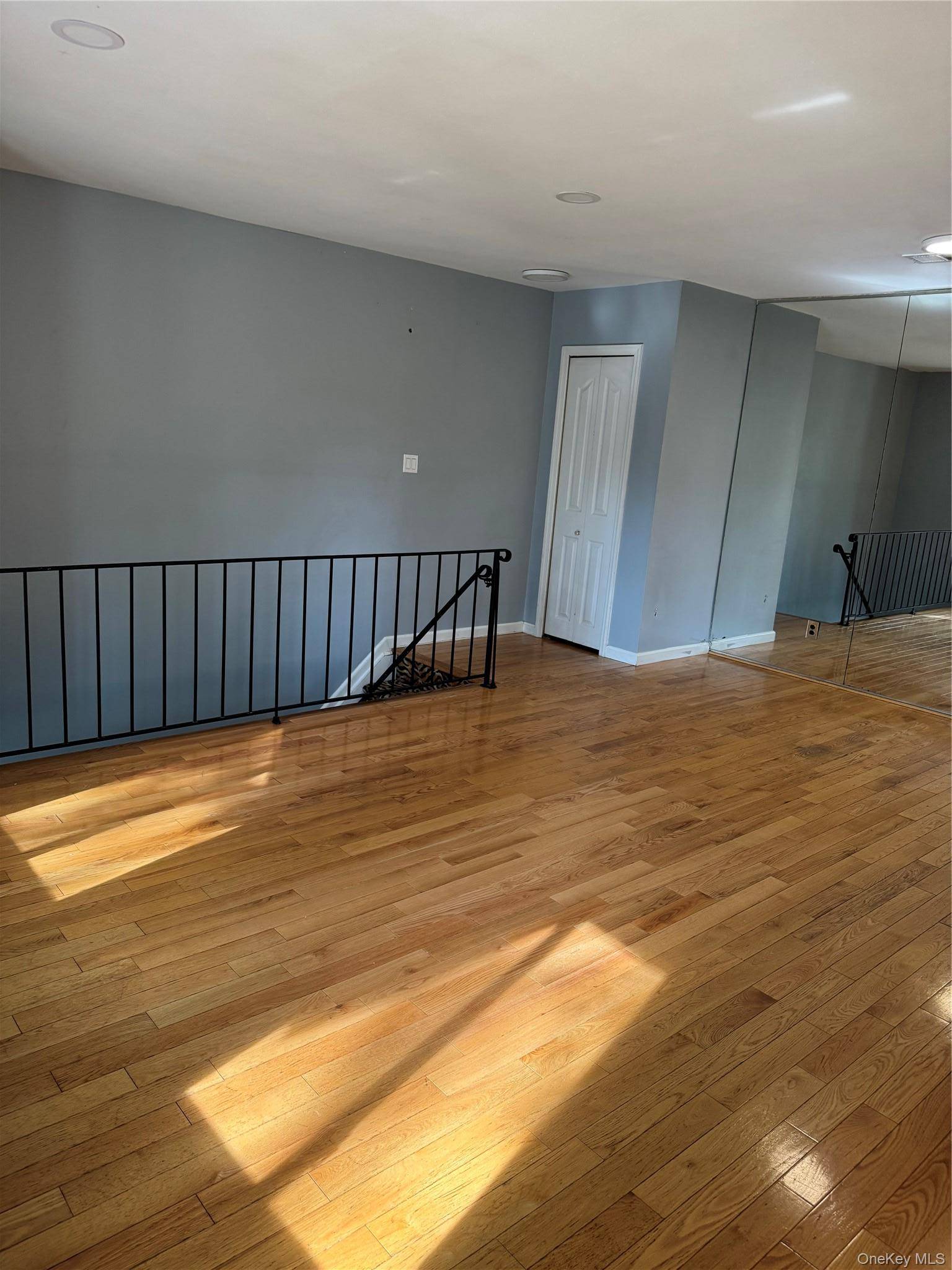 18 Redwood CT #18, Coram, NY 11727