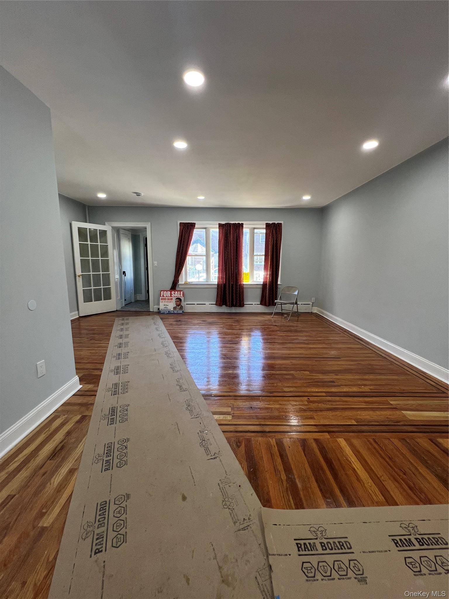 113-21 204th ST, Jamaica, NY 11412