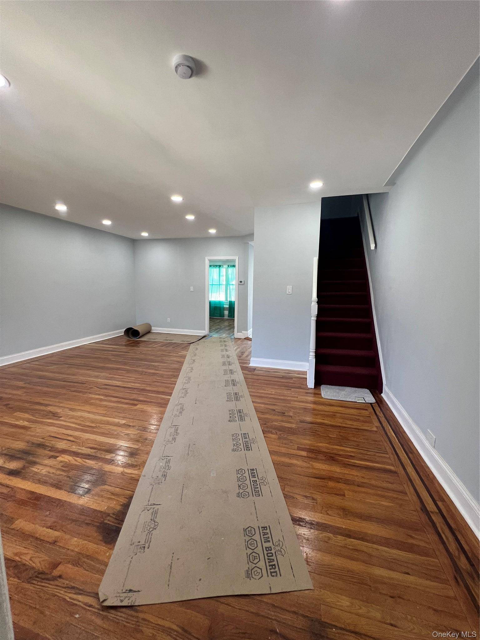 113-21 204th ST, Jamaica, NY 11412