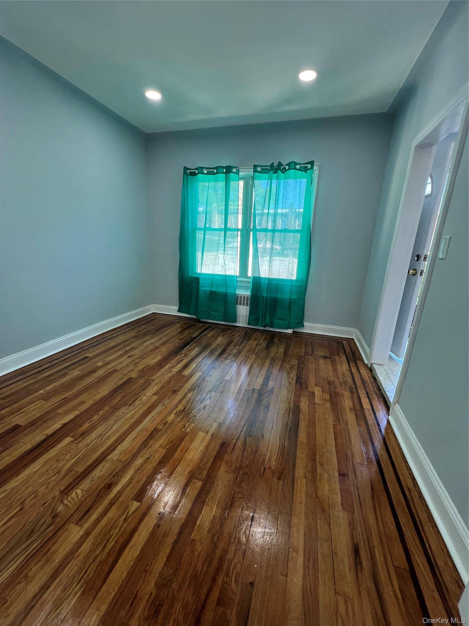 113-21 204th ST, Jamaica, NY 11412