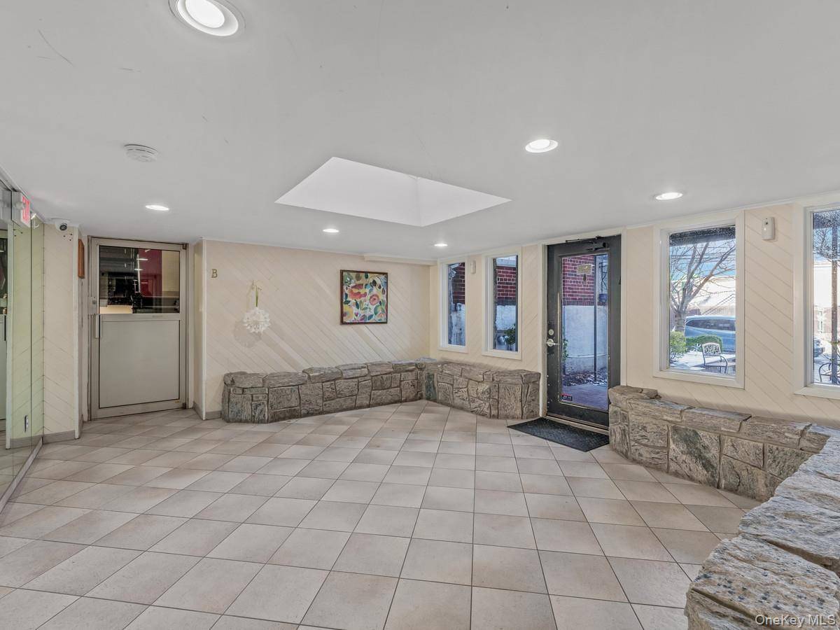 30 Shipherd AVE #9B, Lynbrook, NY 11563