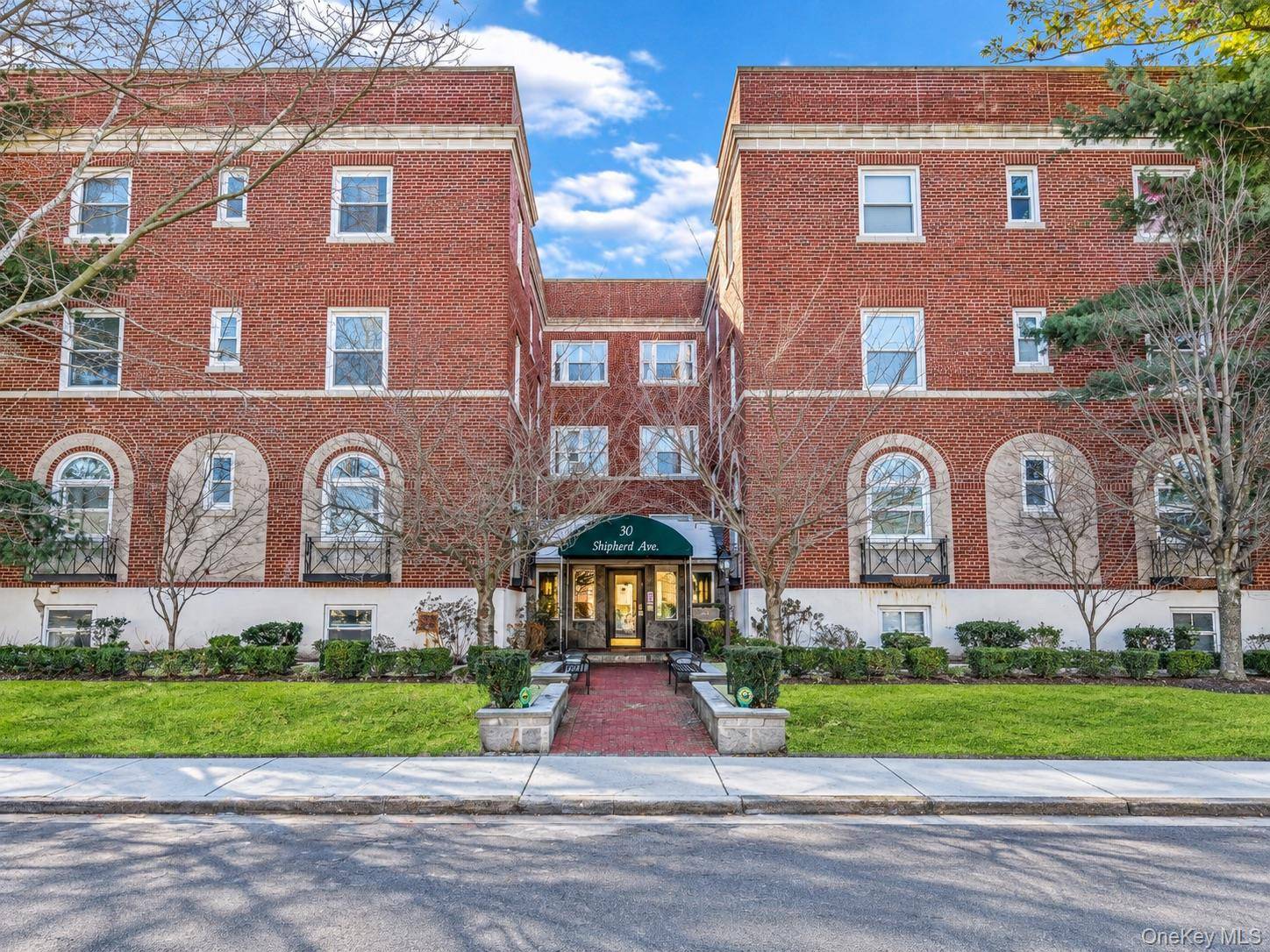 30 Shipherd AVE #9B, Lynbrook, NY 11563