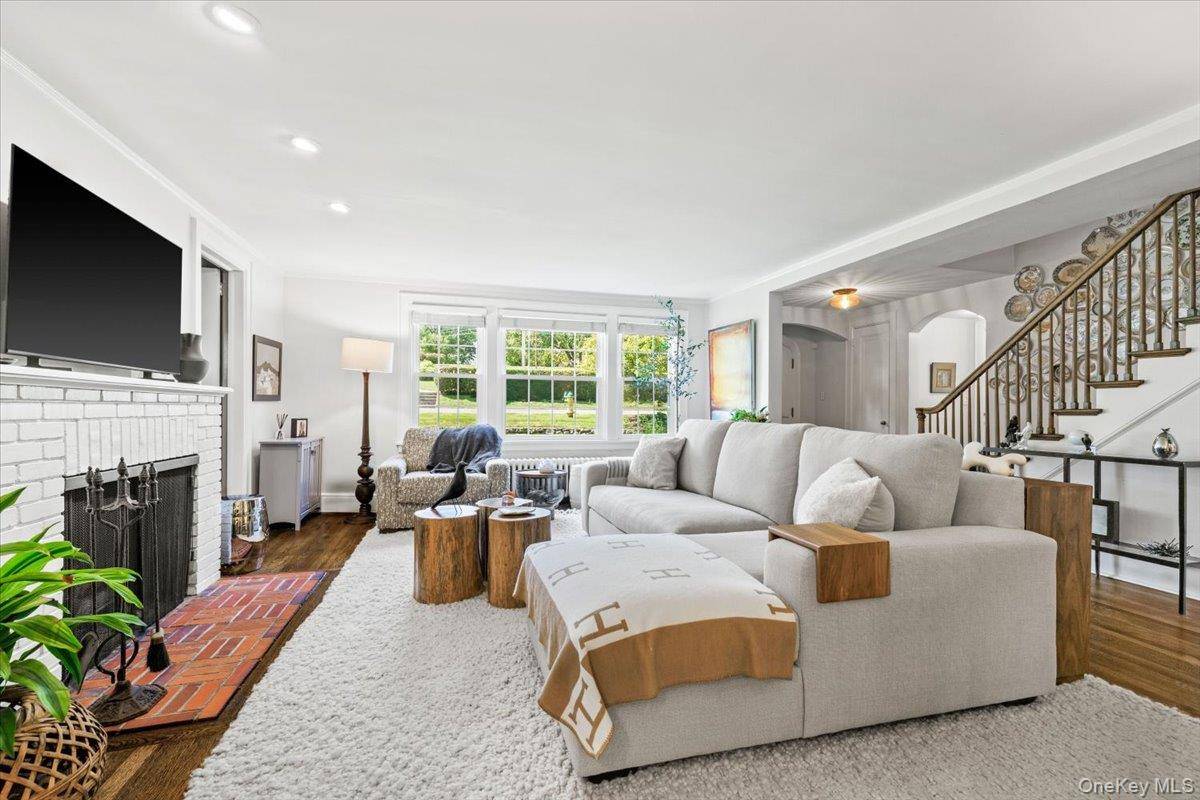 12 Idlewood RD, White Plains, NY 10605